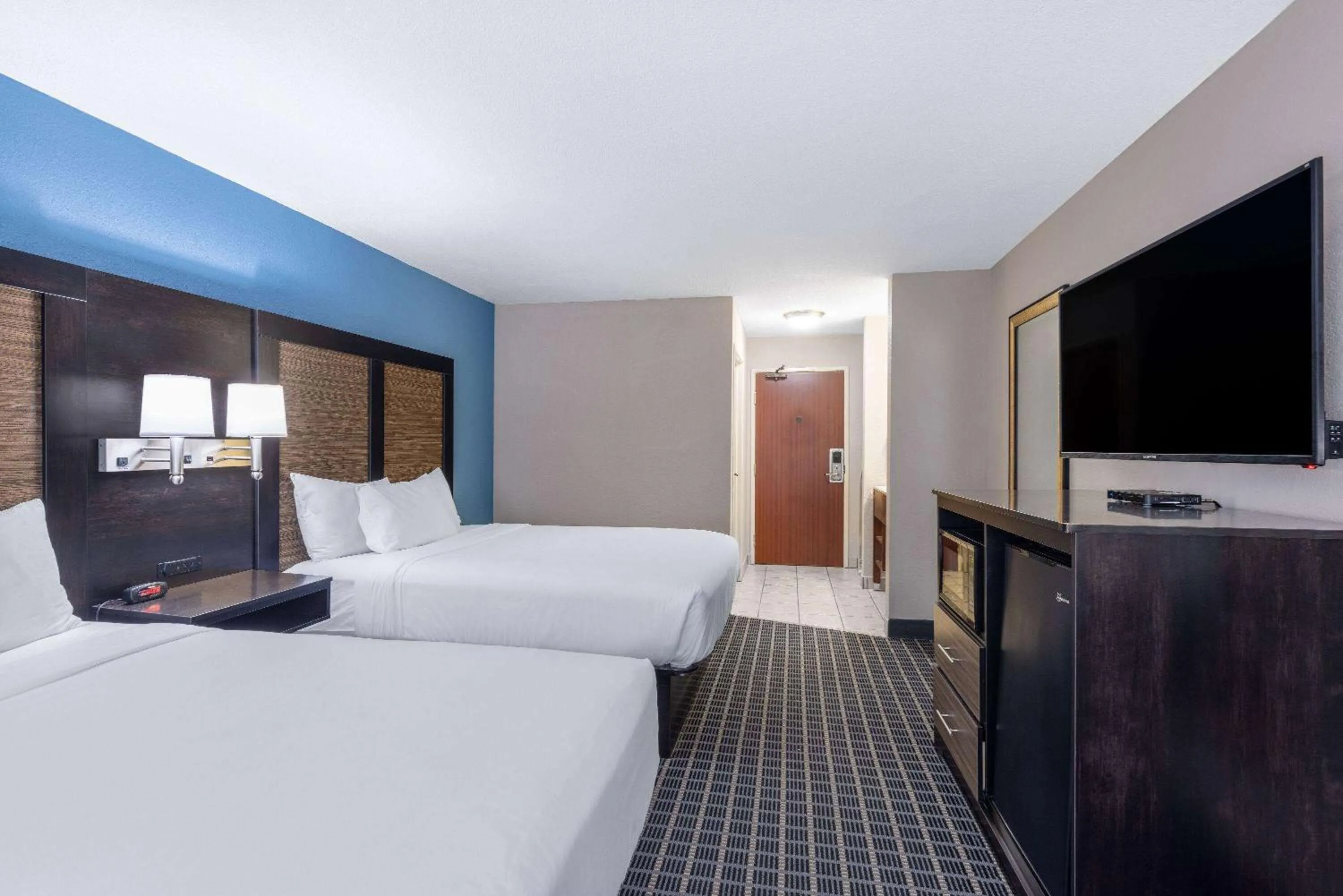 Photo of the whole room in Baymont by Wyndham Kirksville University Area