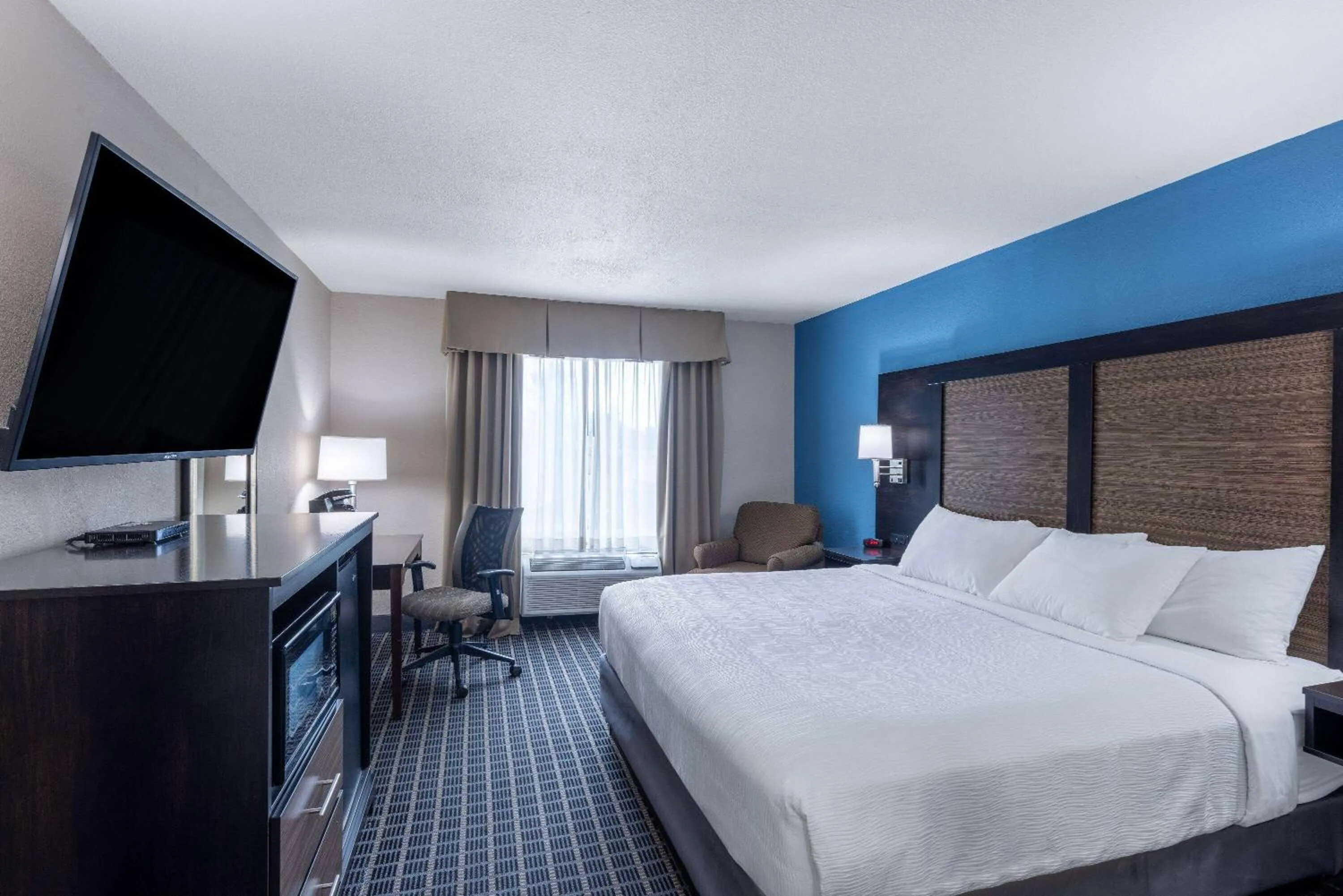 Photo of the whole room in Baymont by Wyndham Kirksville University Area