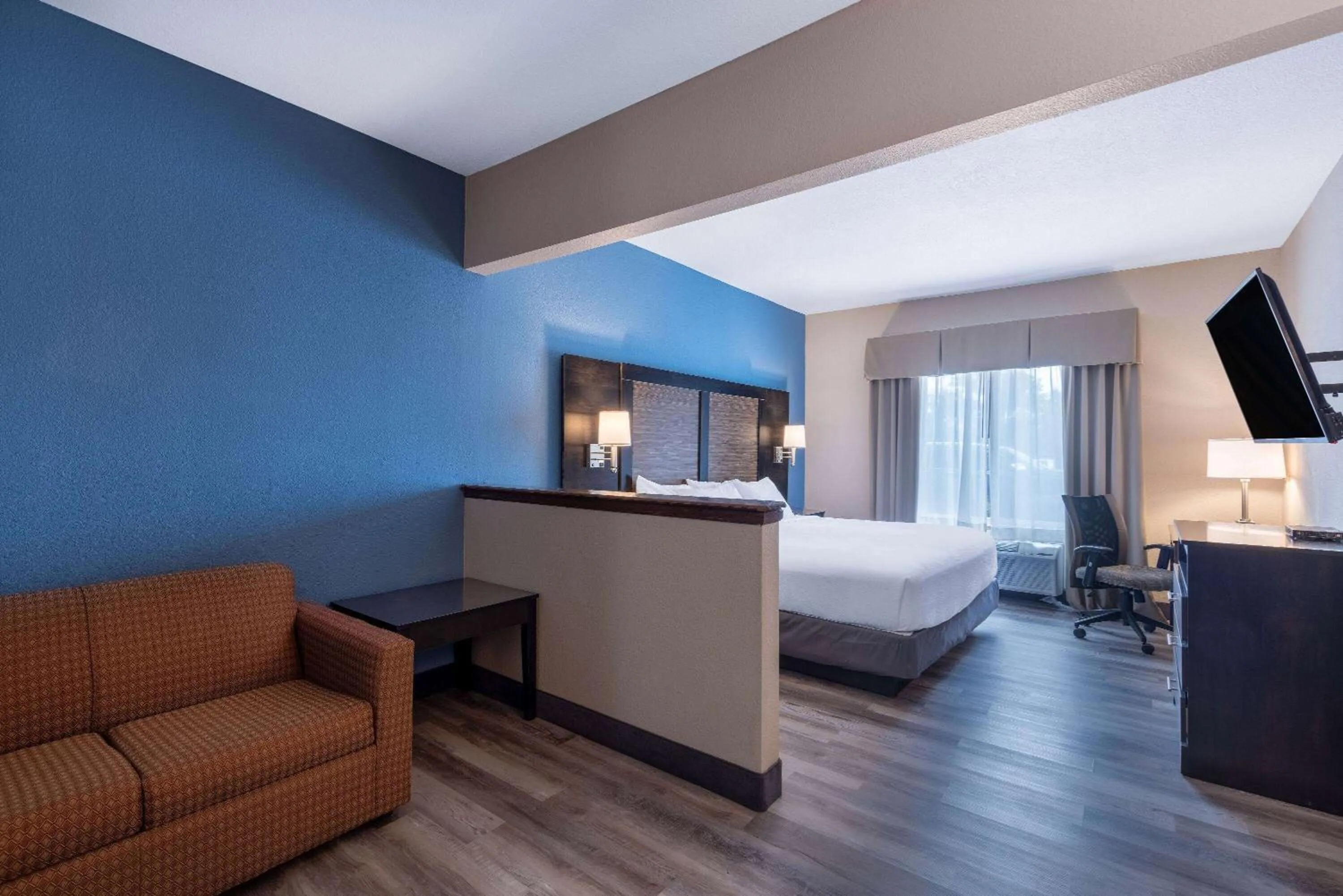 Bed in Baymont by Wyndham Kirksville University Area