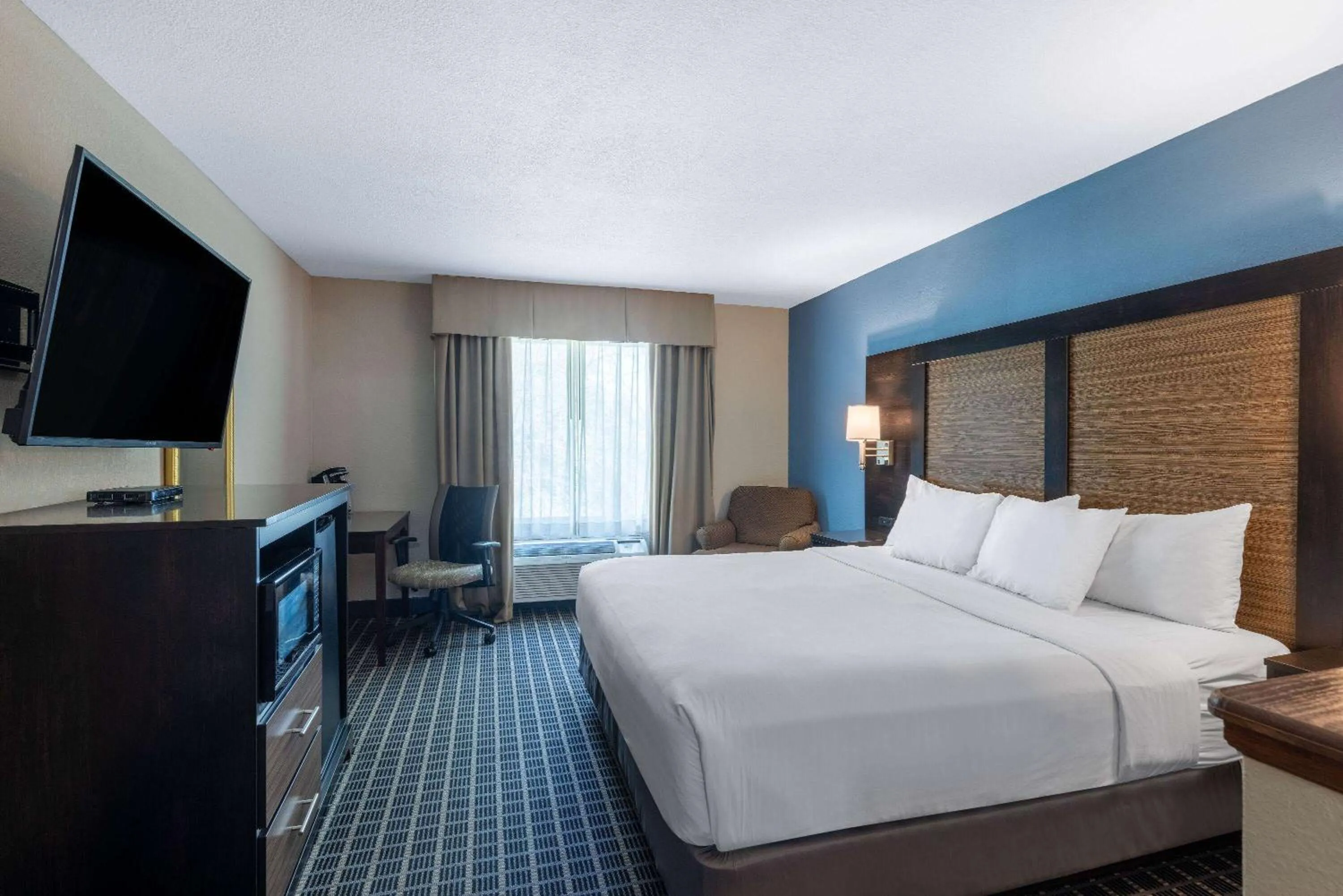 Bed in Baymont by Wyndham Kirksville University Area