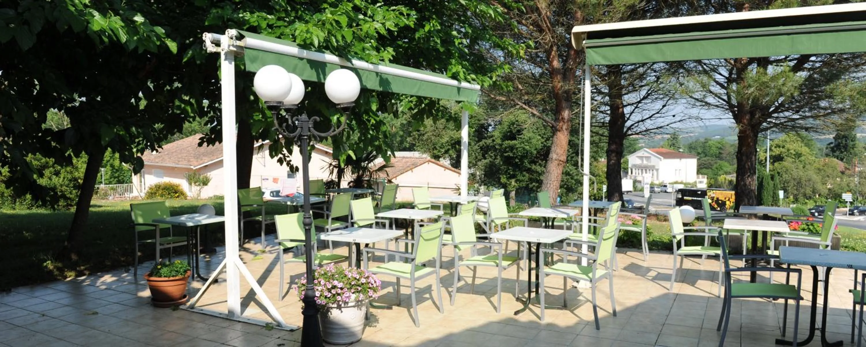 Restaurant/places to eat in Hôtel Restaurant du Lac