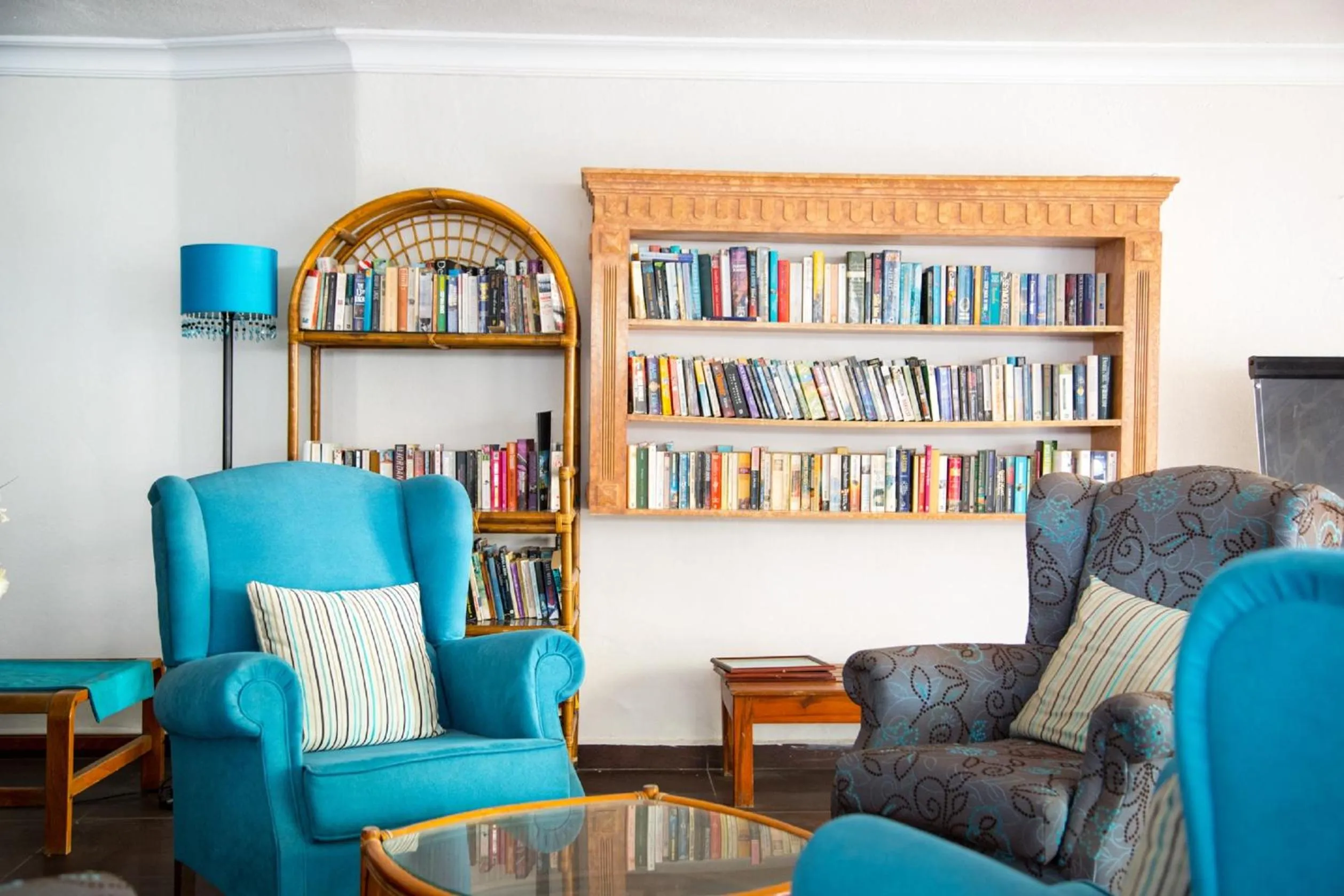 Library in Ponz Hotel