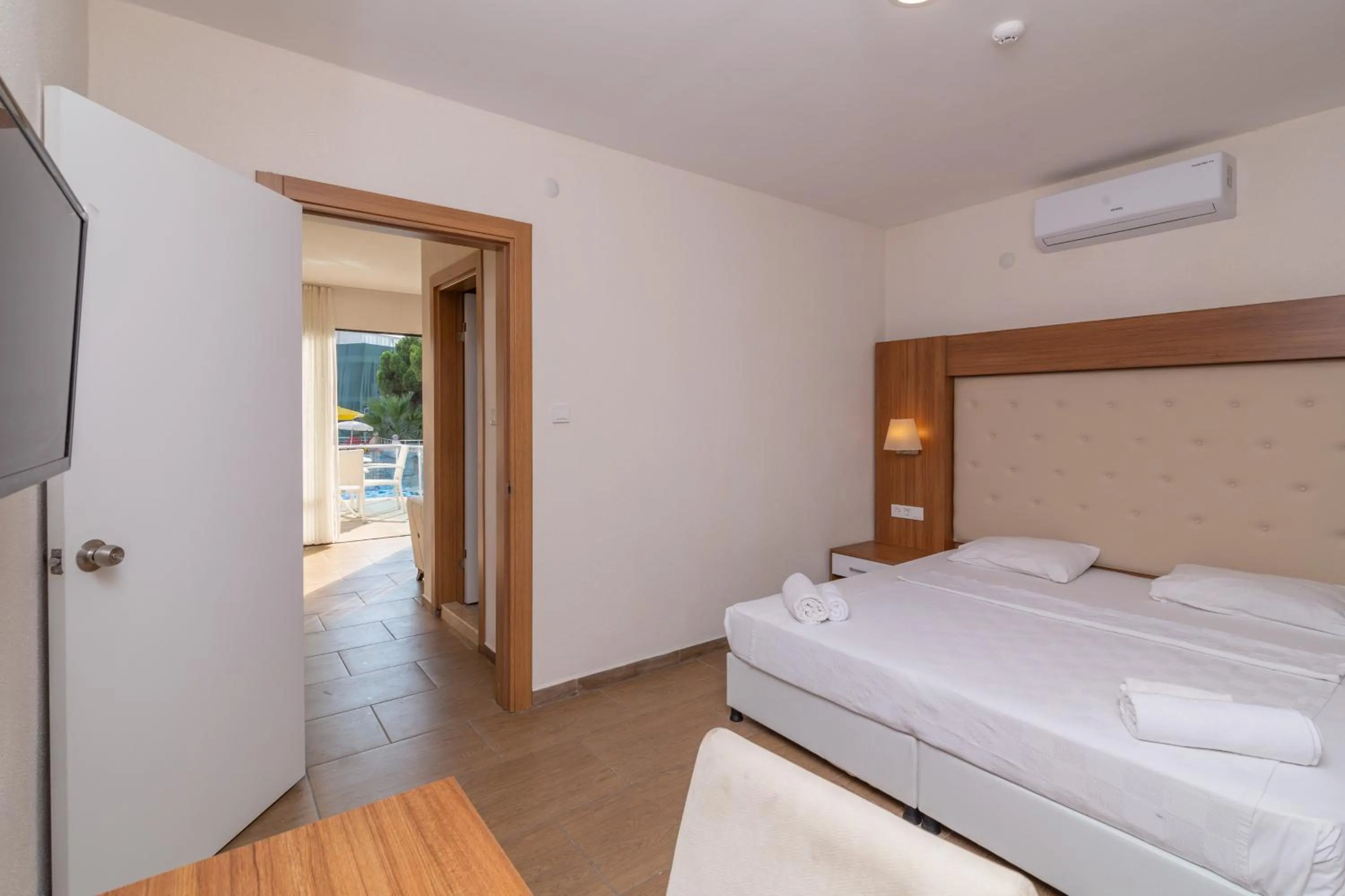 Photo of the whole room, Bed in Ponz Hotel