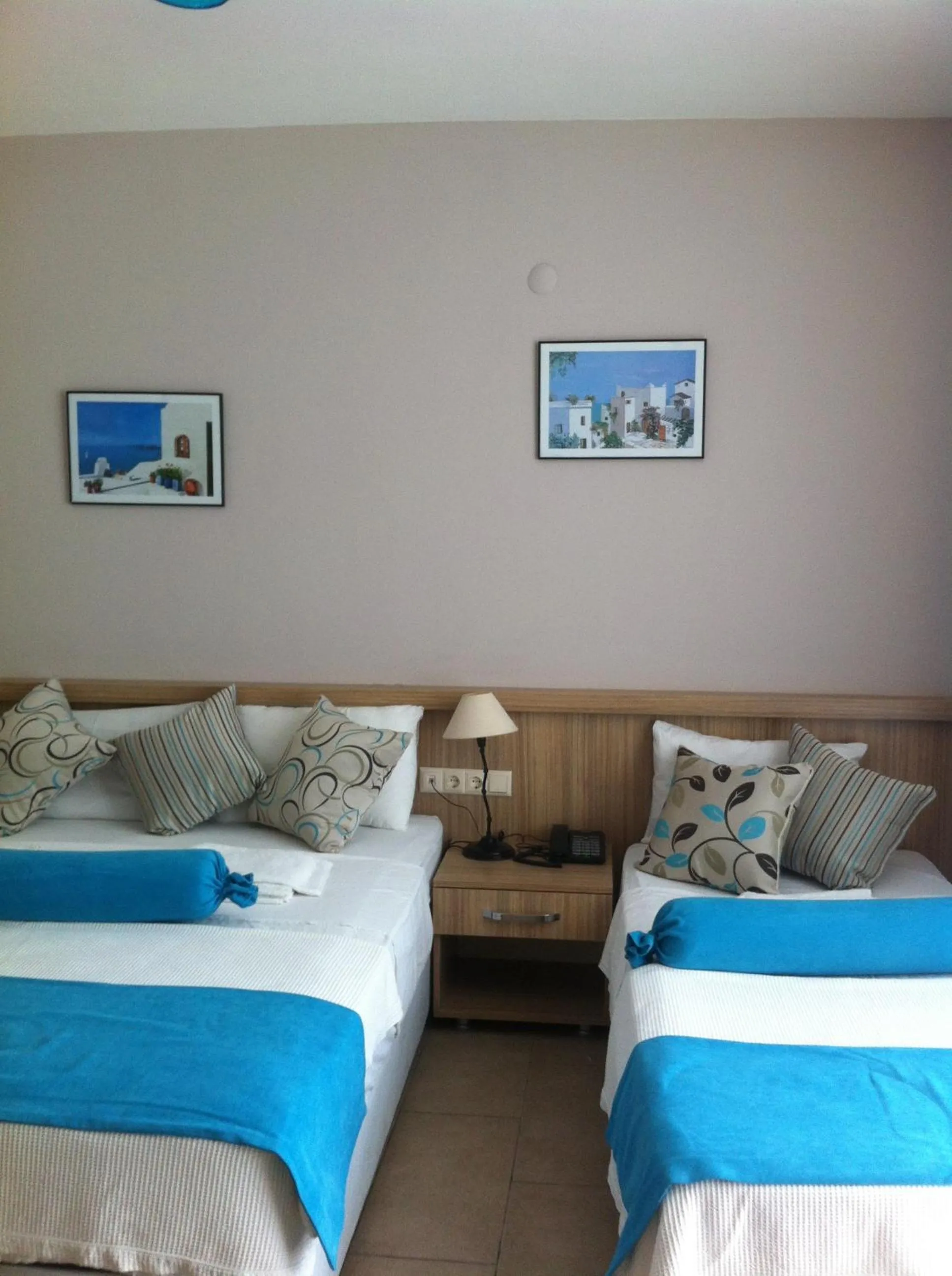 Photo of the whole room, Bed in Ponz Hotel