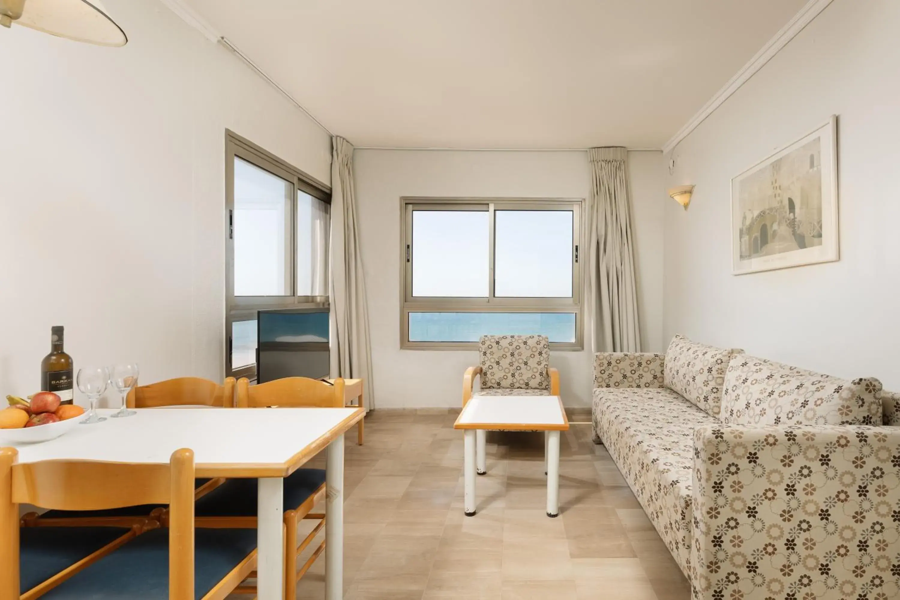 TV and multimedia in Residence Beach Hotel TV and multimedia in Residence Beach Hotel