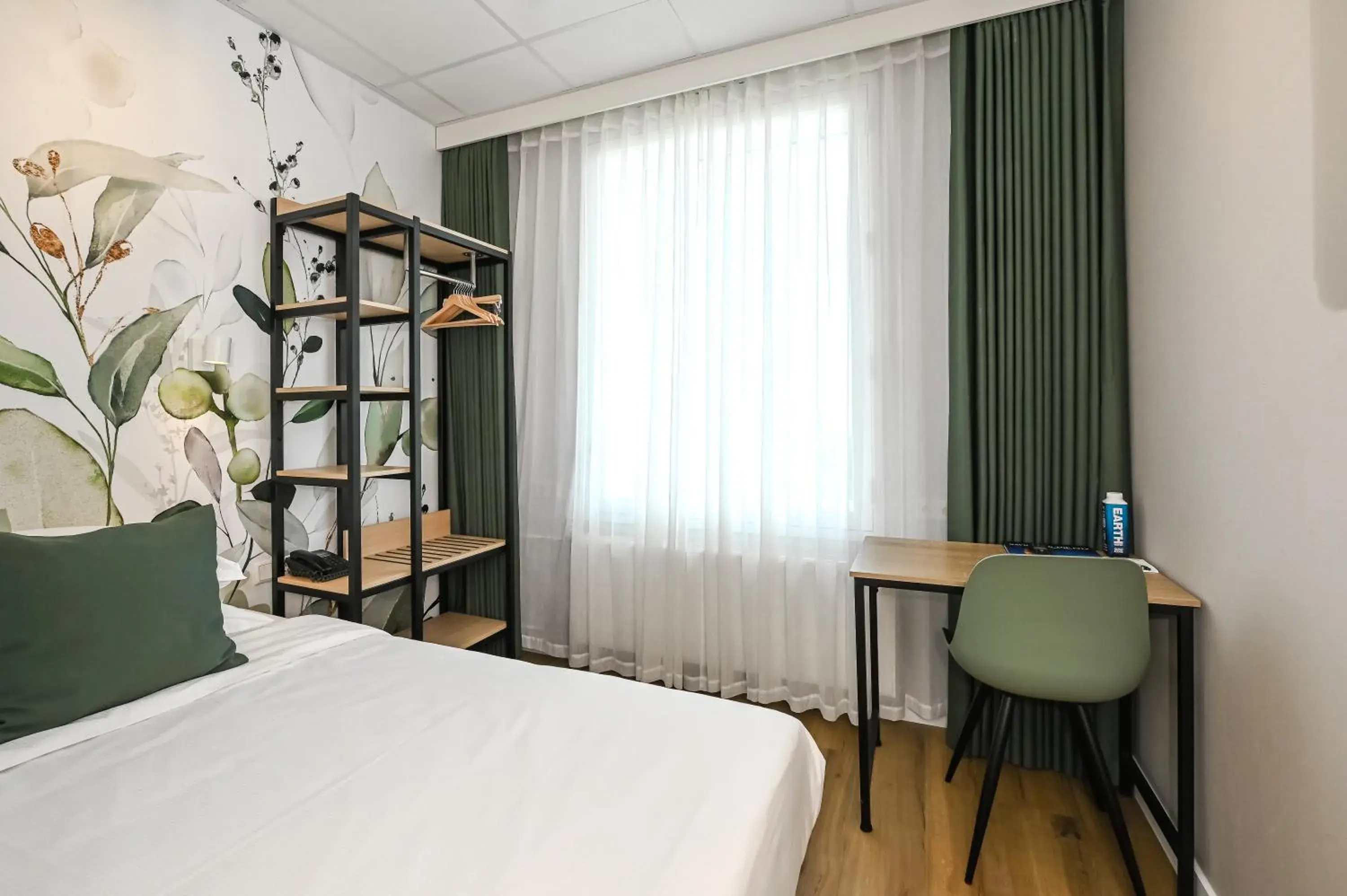 Single Room in Court Garden Hotel Single Room in Court Garden Hotel