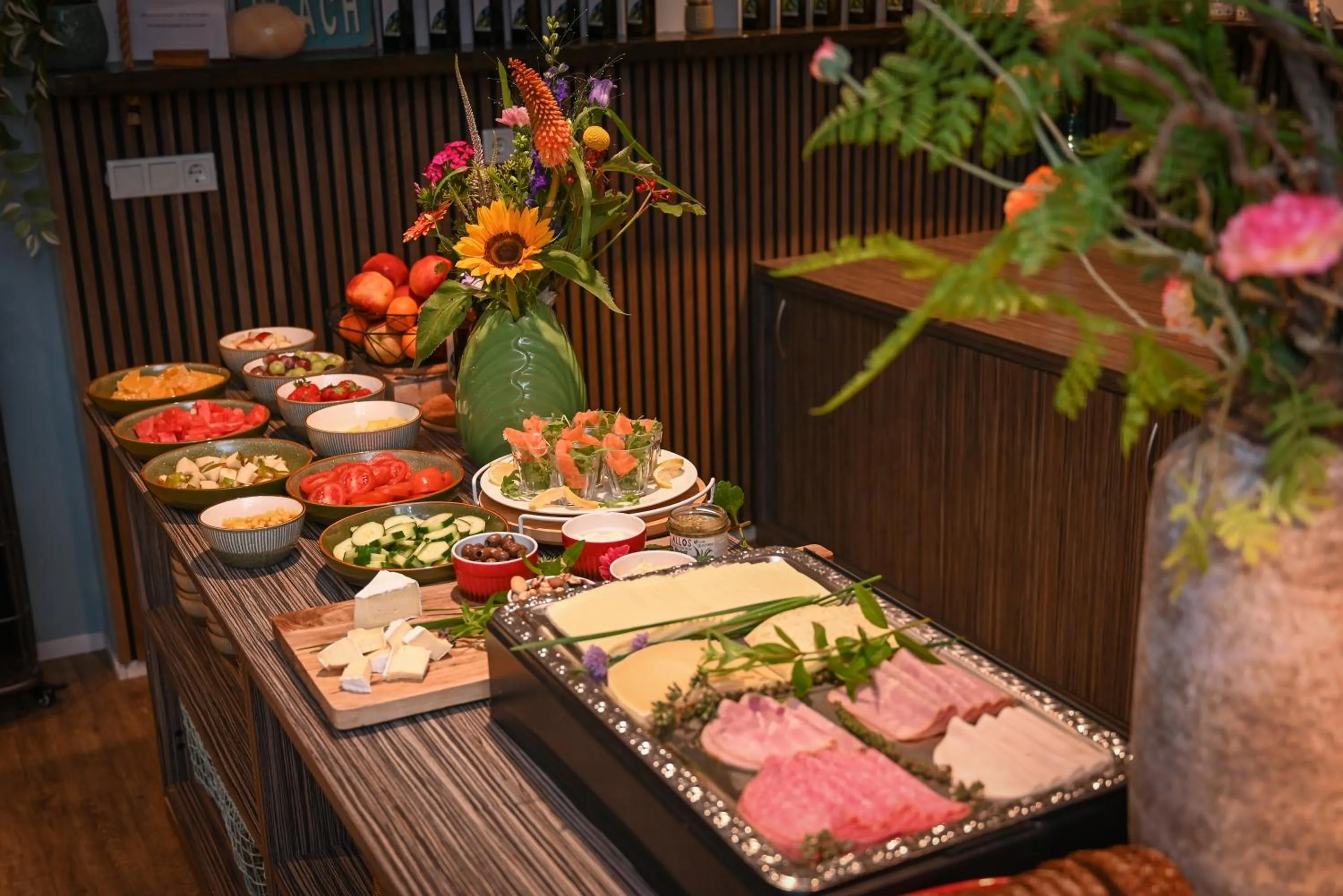 Breakfast in Court Garden Hotel