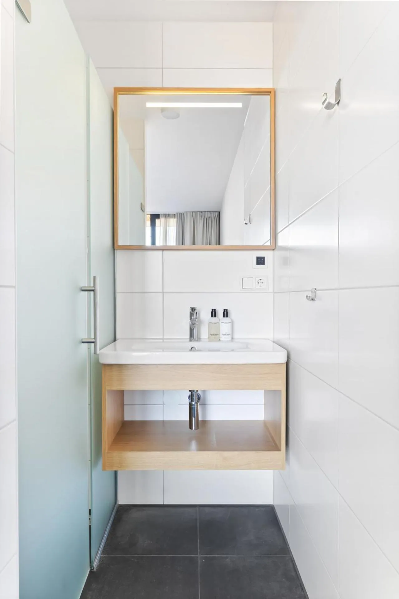 Bathroom in Duinhotel Tien Torens