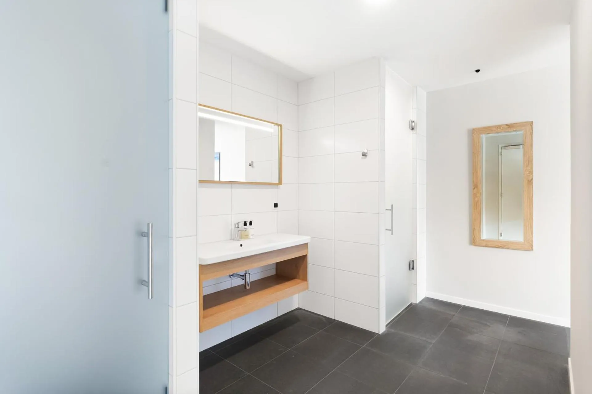 Bathroom in Duinhotel Tien Torens