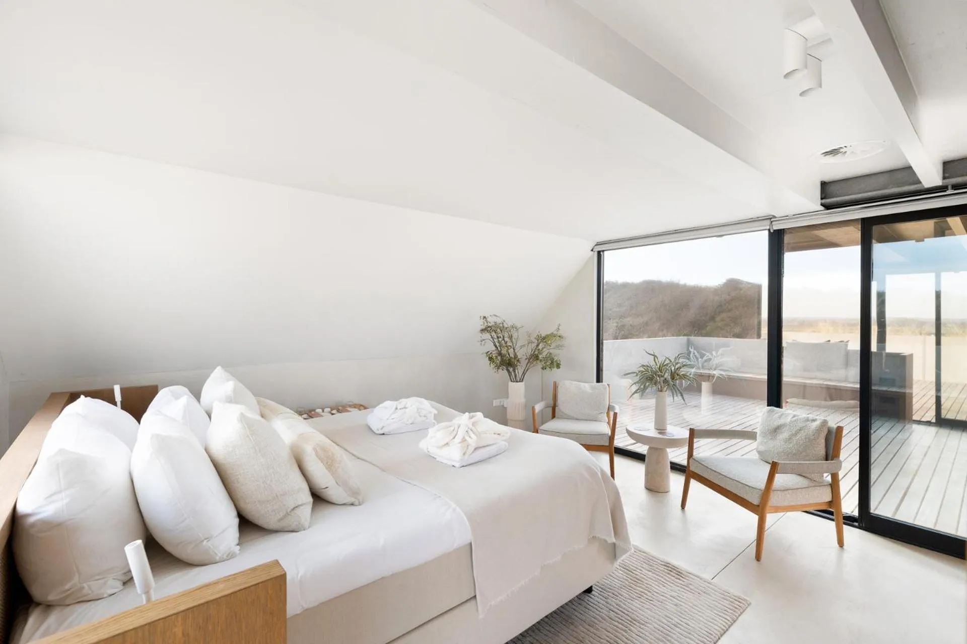 Bedroom, Bed in Duinhotel Tien Torens