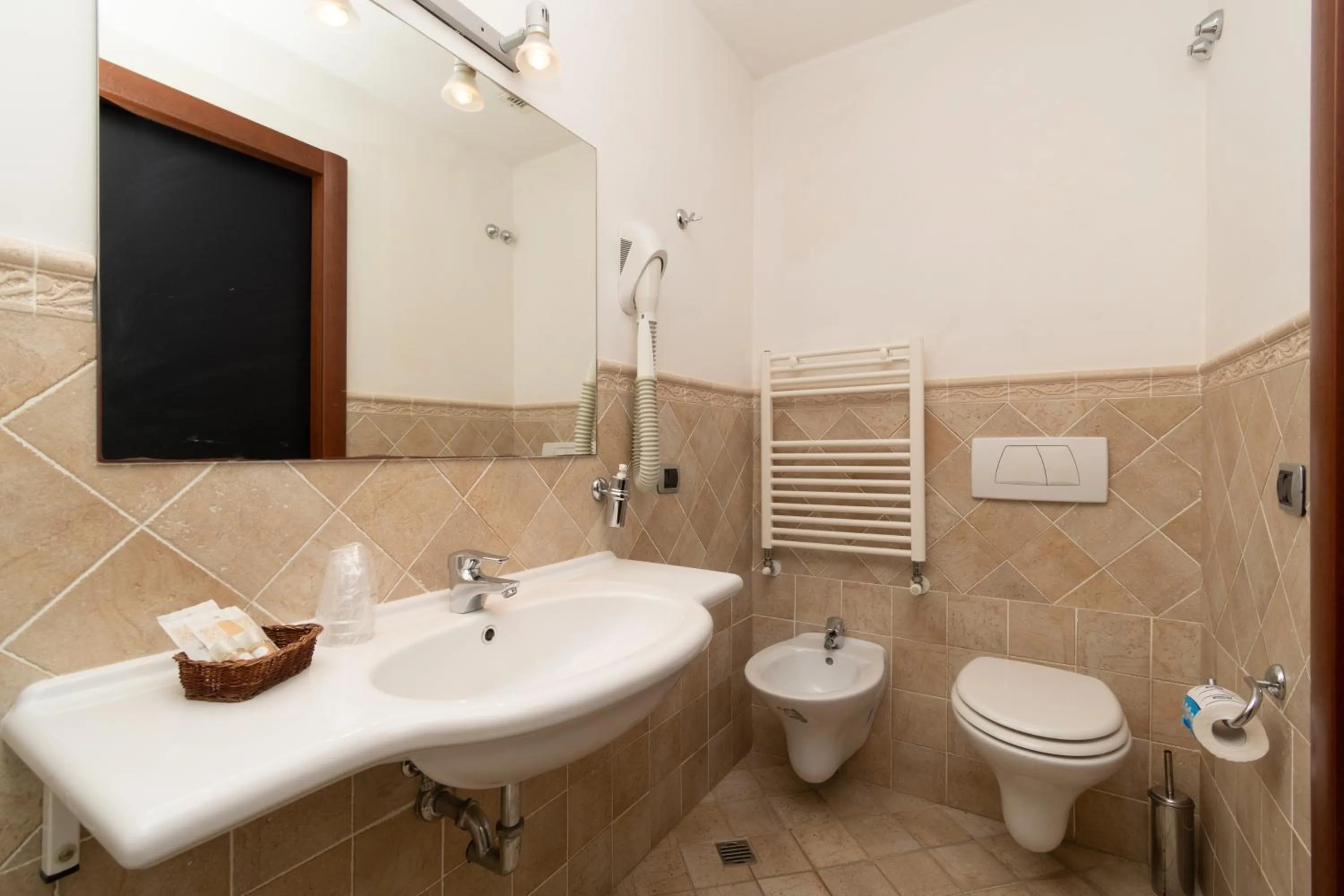 Shower in Hotel La Sirenetta