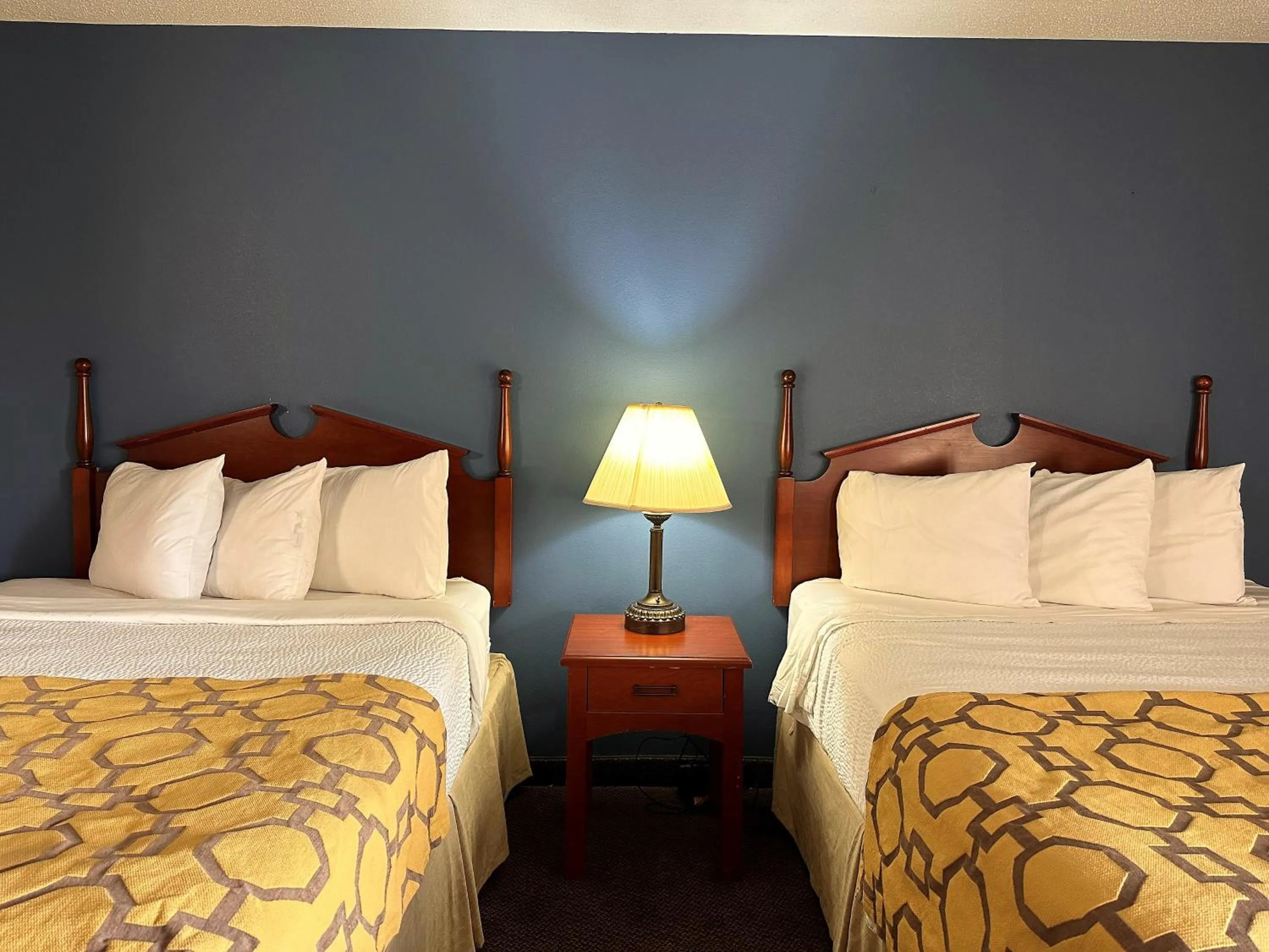 Bedroom, Bed in Baymont by Wyndham Corydon