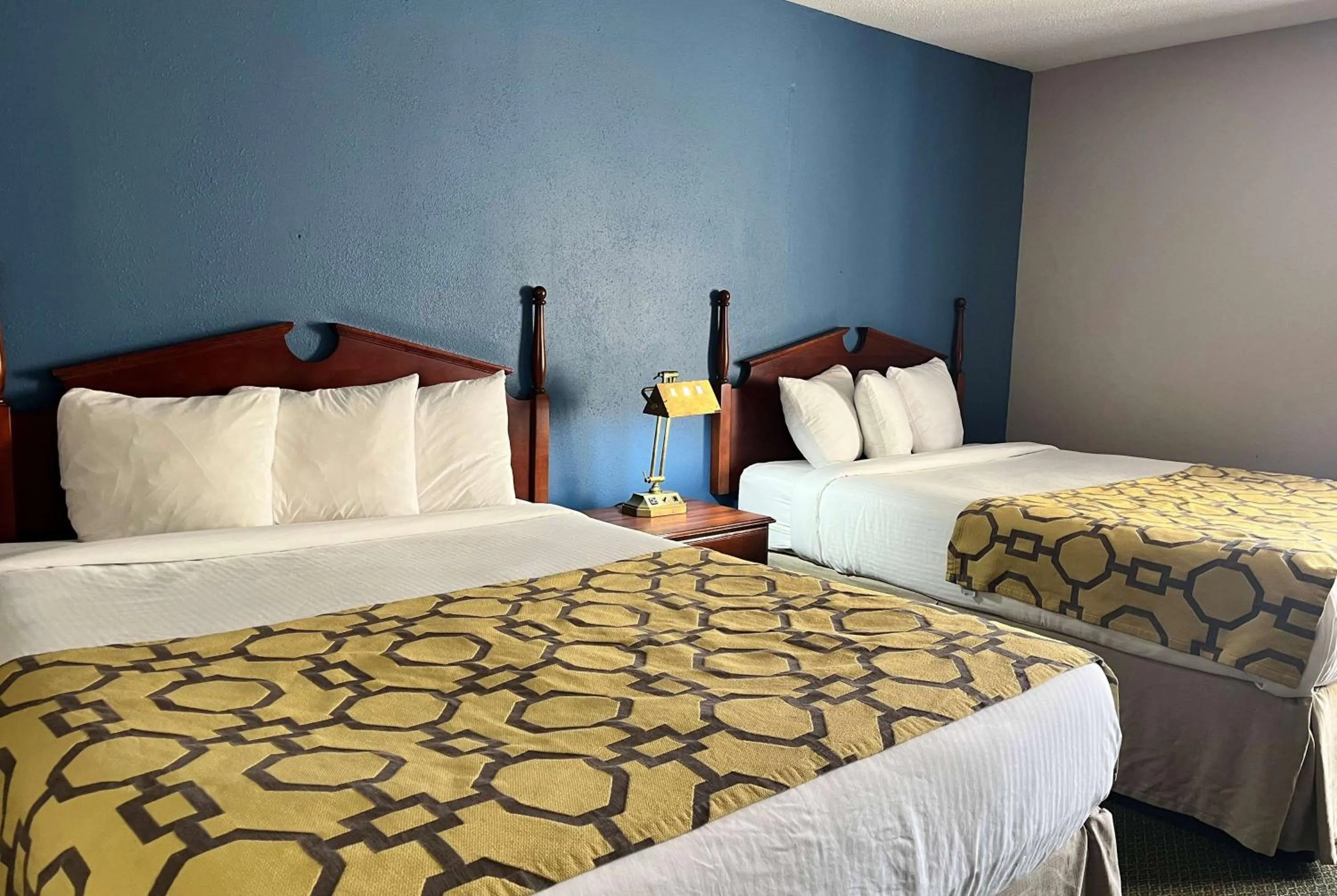 Photo of the whole room, Bed in Baymont by Wyndham Corydon