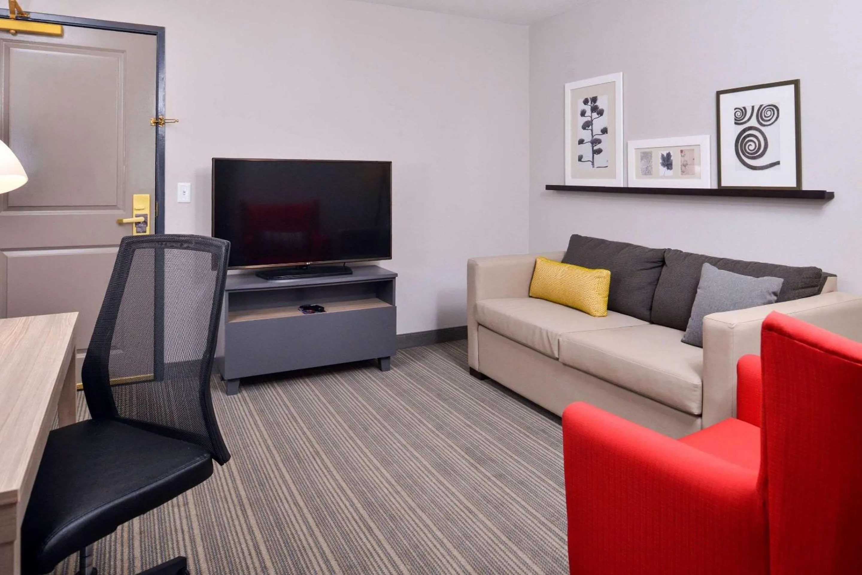 Bedroom in Country Inn & Suites by Radisson, Tinley Park, IL