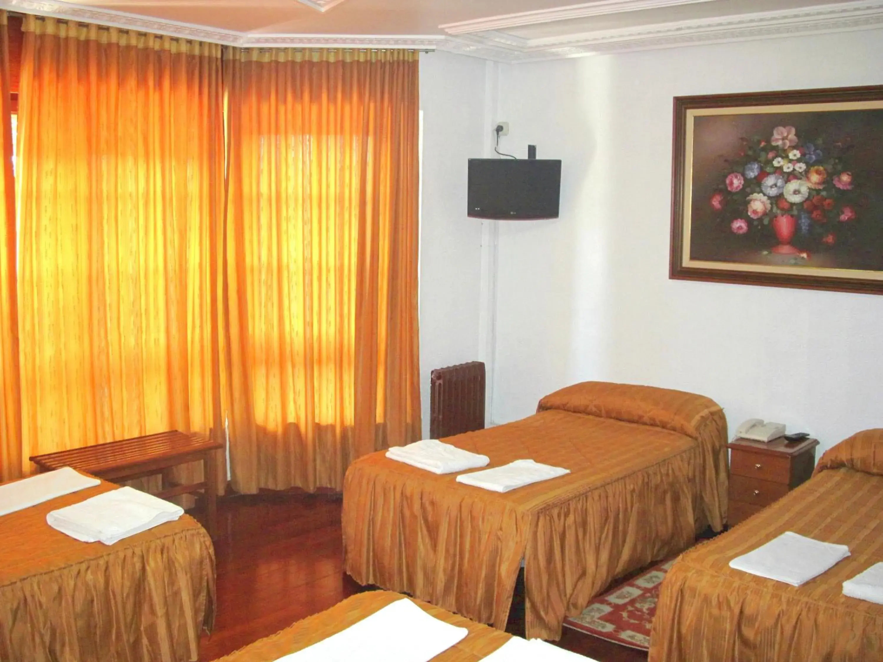 Quadruple Room in Hotel Antoyana Quadruple Room in Hotel Antoyana