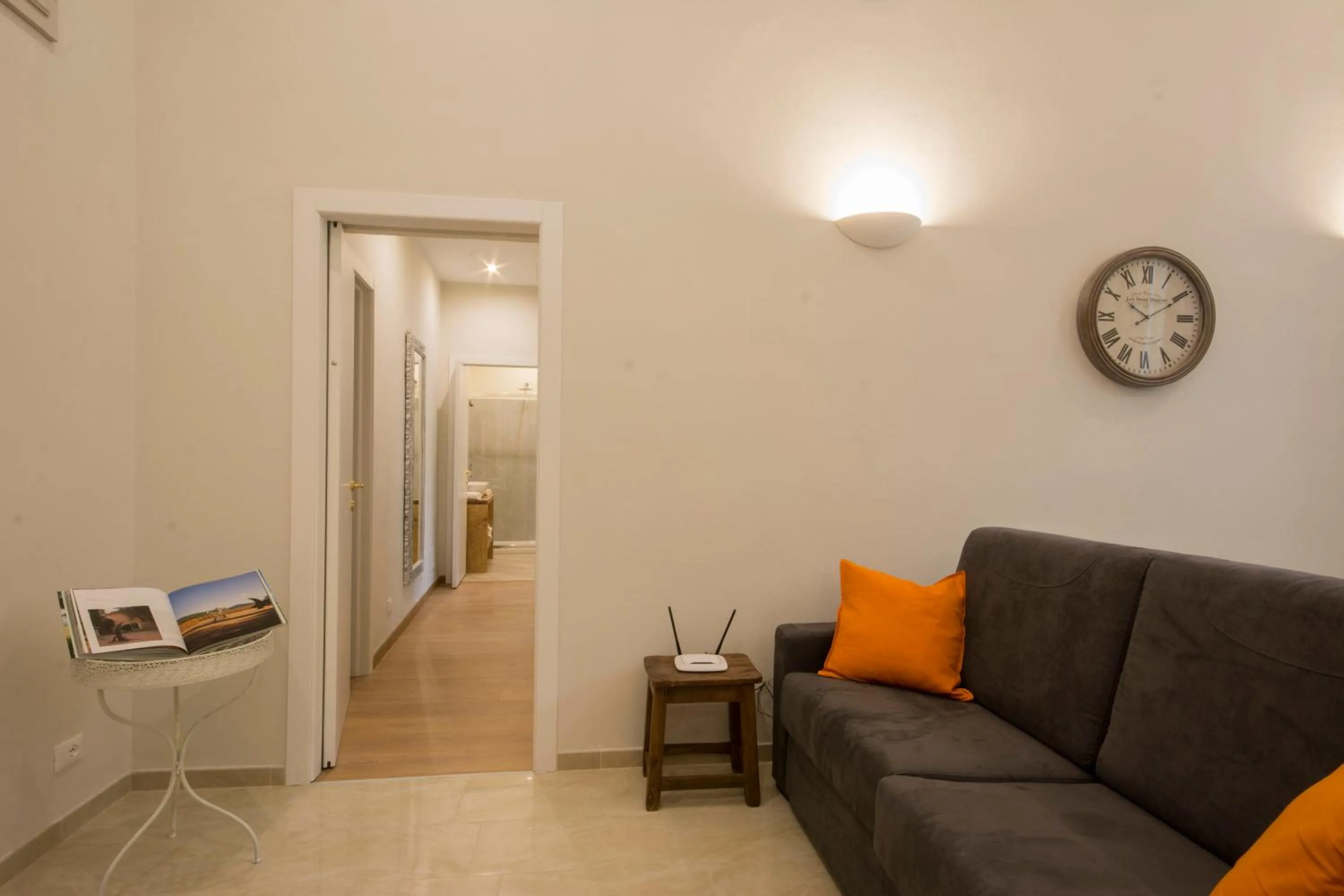 Living room in Iris Apartments by Mmega