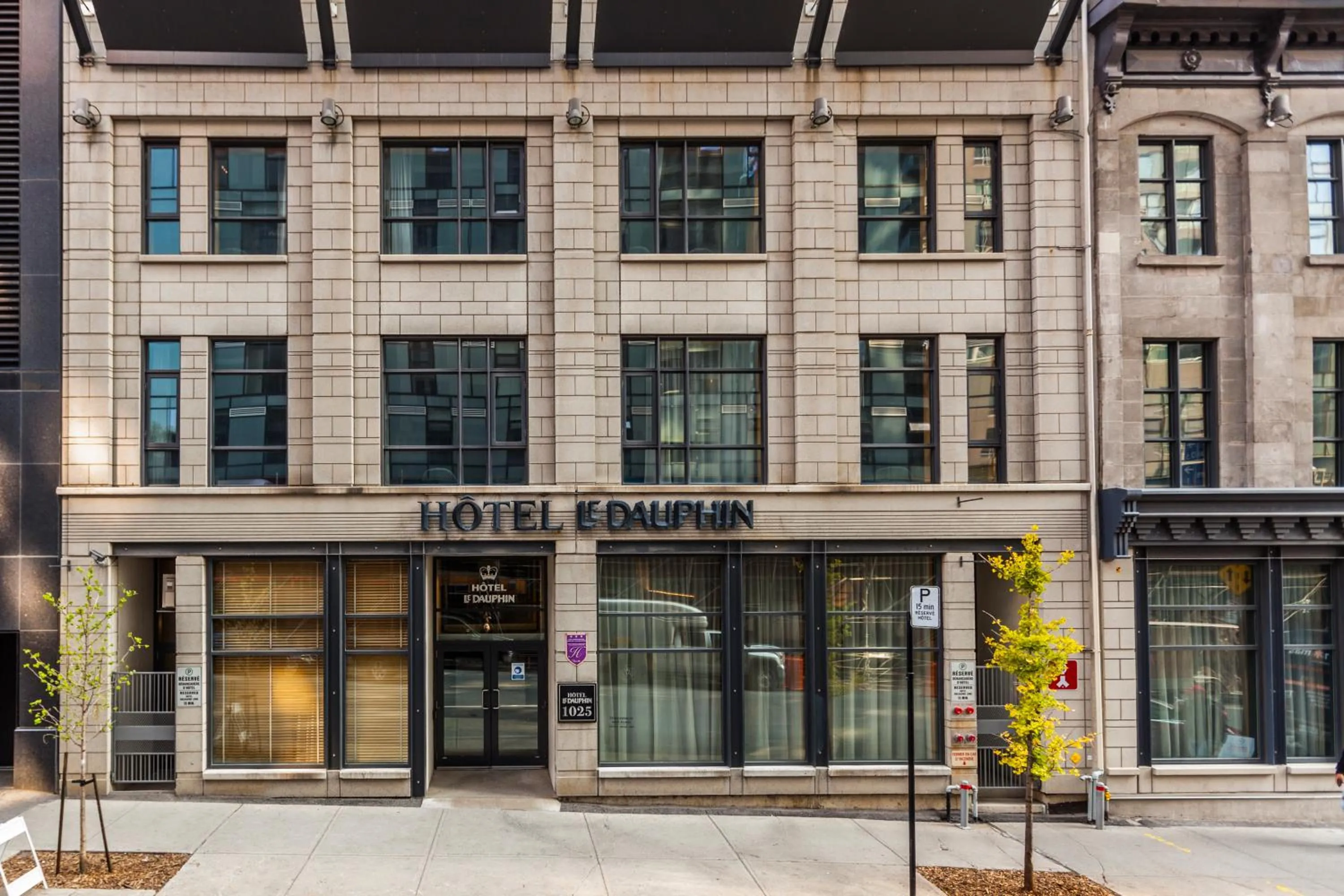 Facade/entrance in Le Dauphin Montréal Centre-Ville