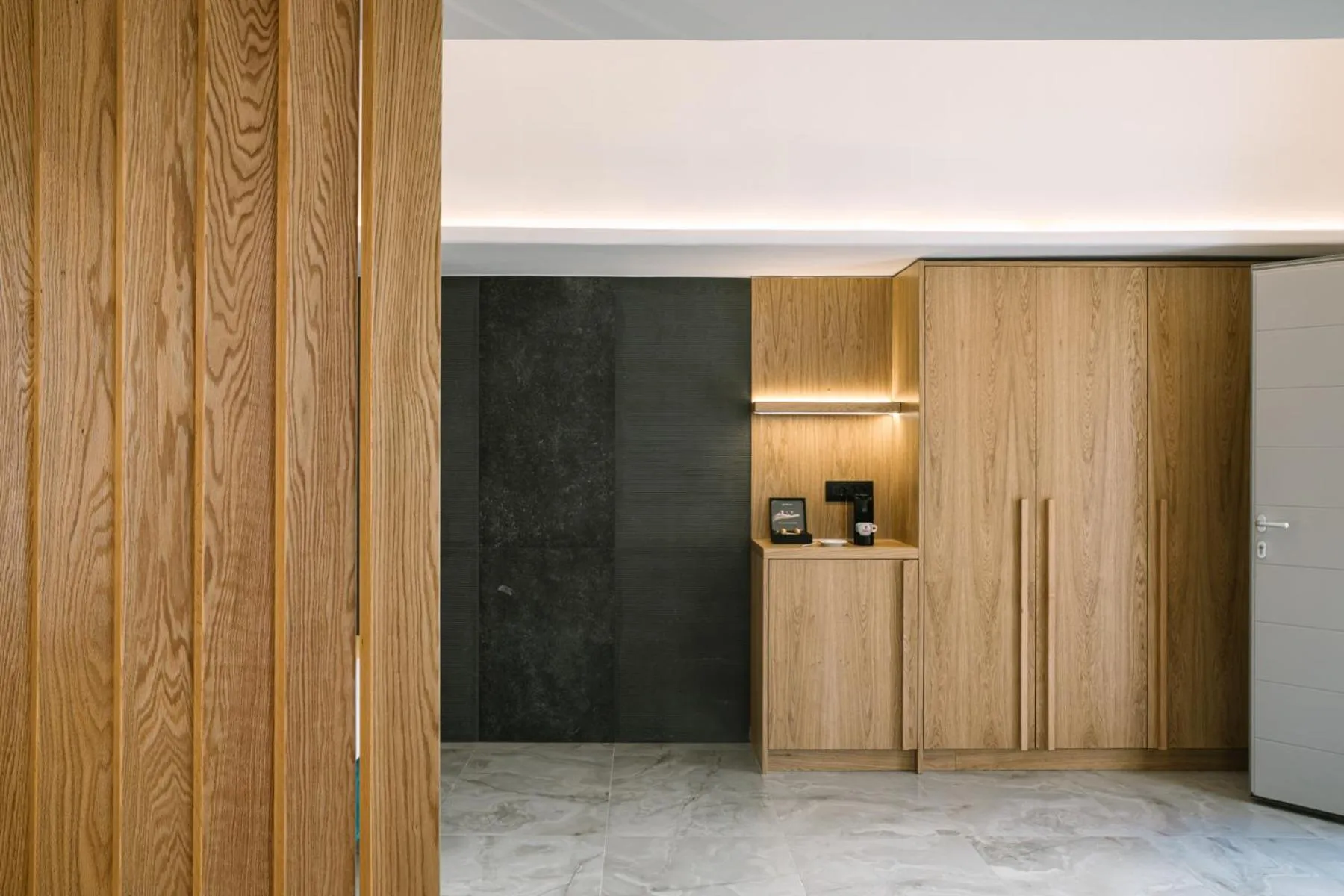 wardrobe in Kalisti Hotel & Suites