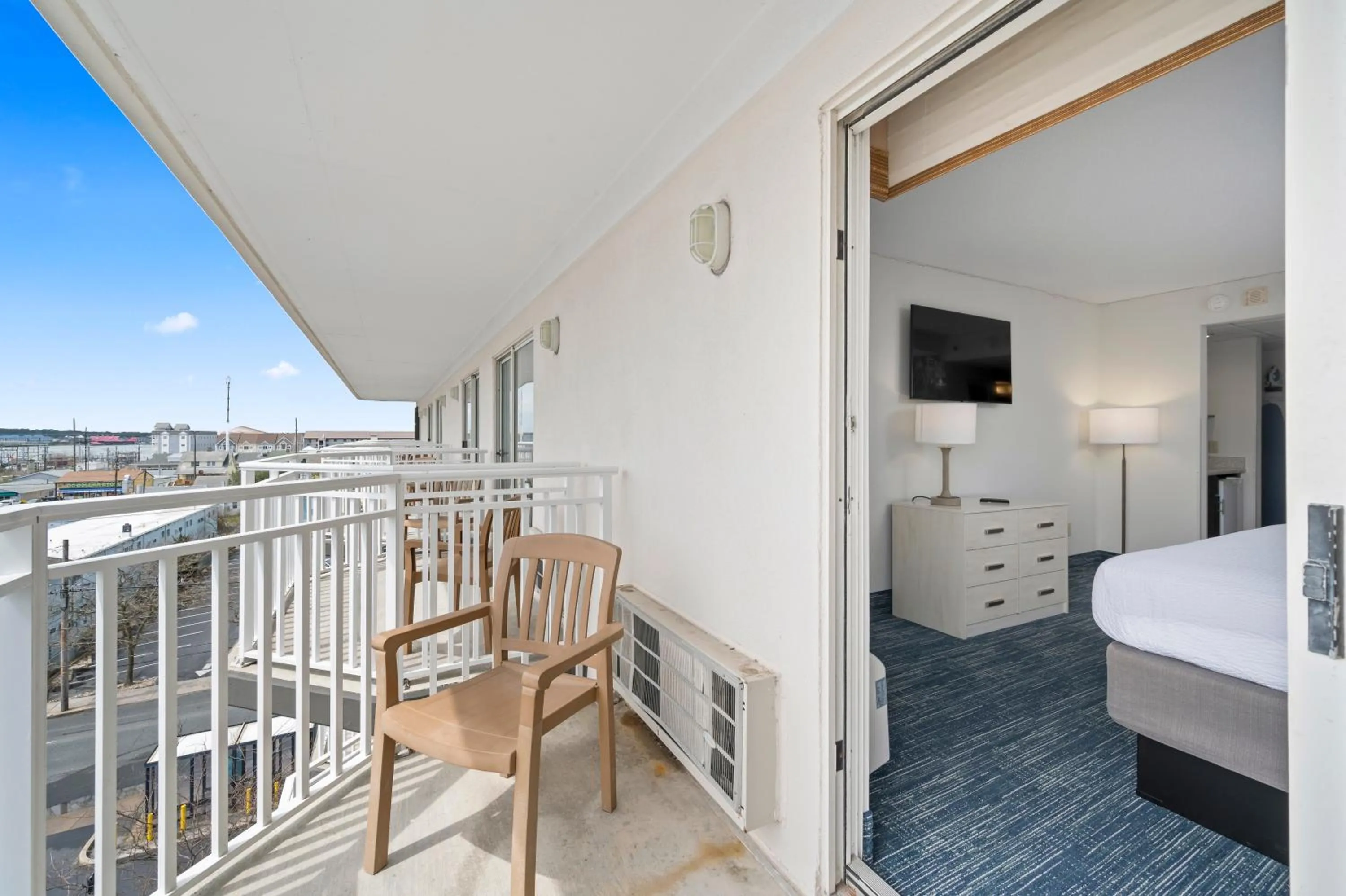 View (from property/room), Bed in Hotel Monte Carlo Ocean City