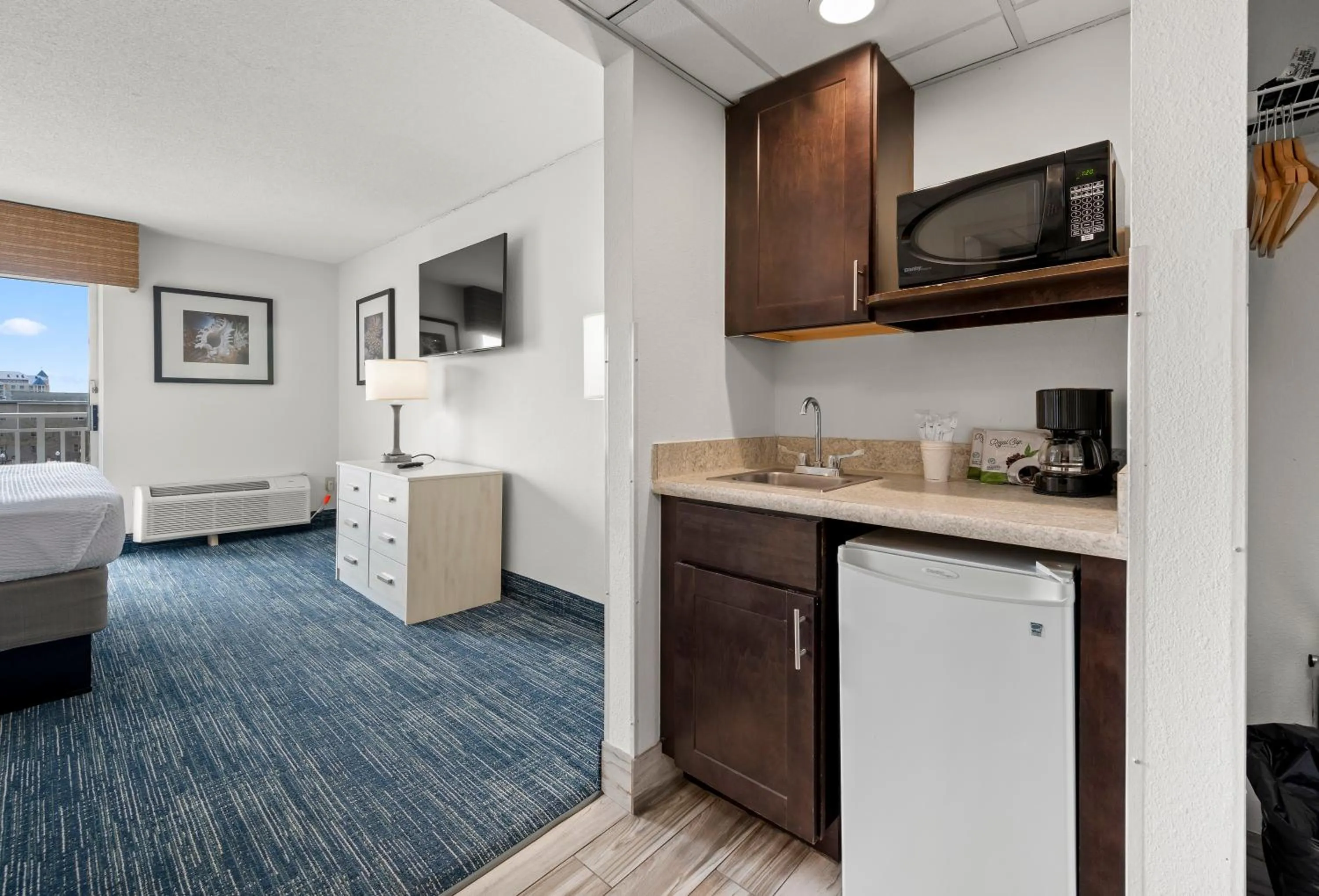 Kitchen or kitchenette, Bed in Hotel Monte Carlo Ocean City