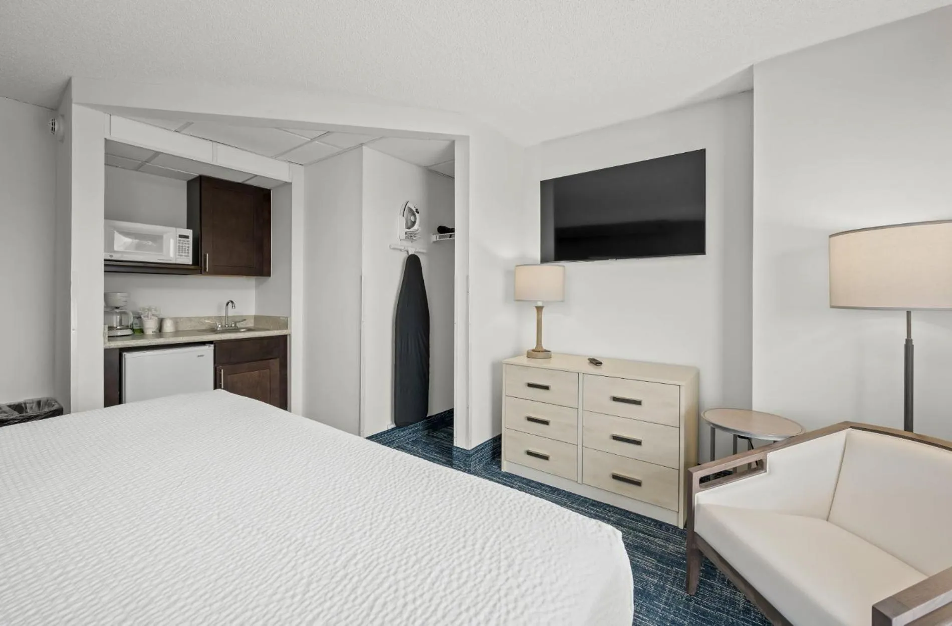 Bed in Hotel Monte Carlo Ocean City