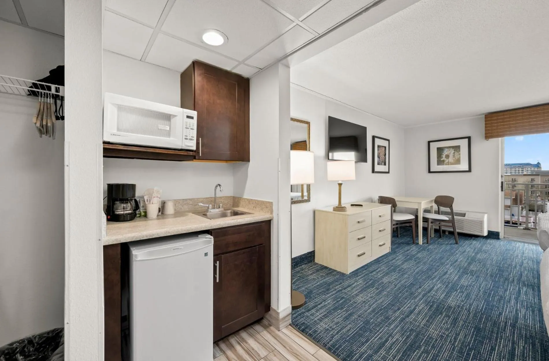 Kitchen or kitchenette in Hotel Monte Carlo Ocean City