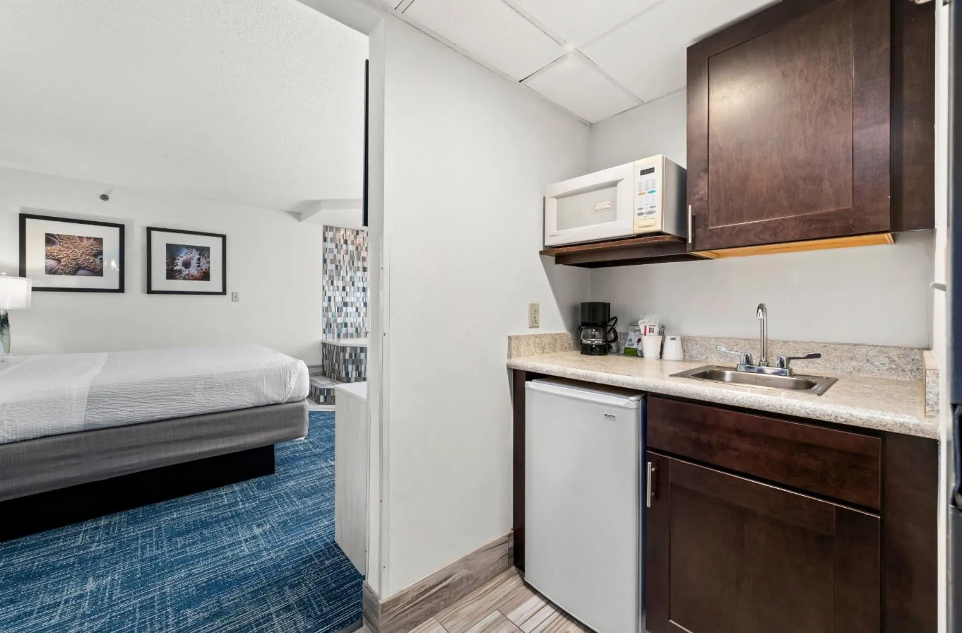 Kitchen or kitchenette, Bed in Hotel Monte Carlo Ocean City