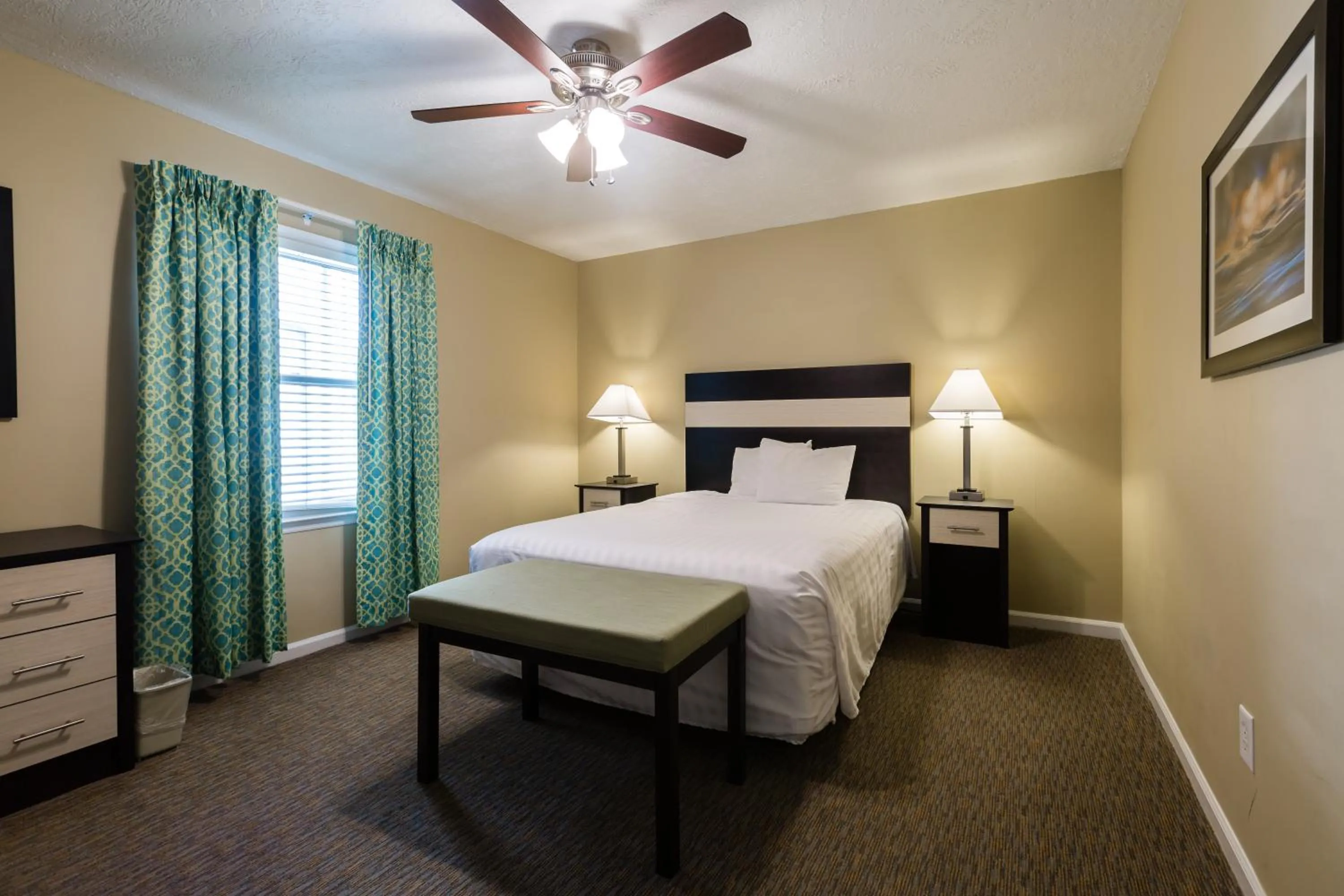 Bedroom, Bed in Country Club Villas