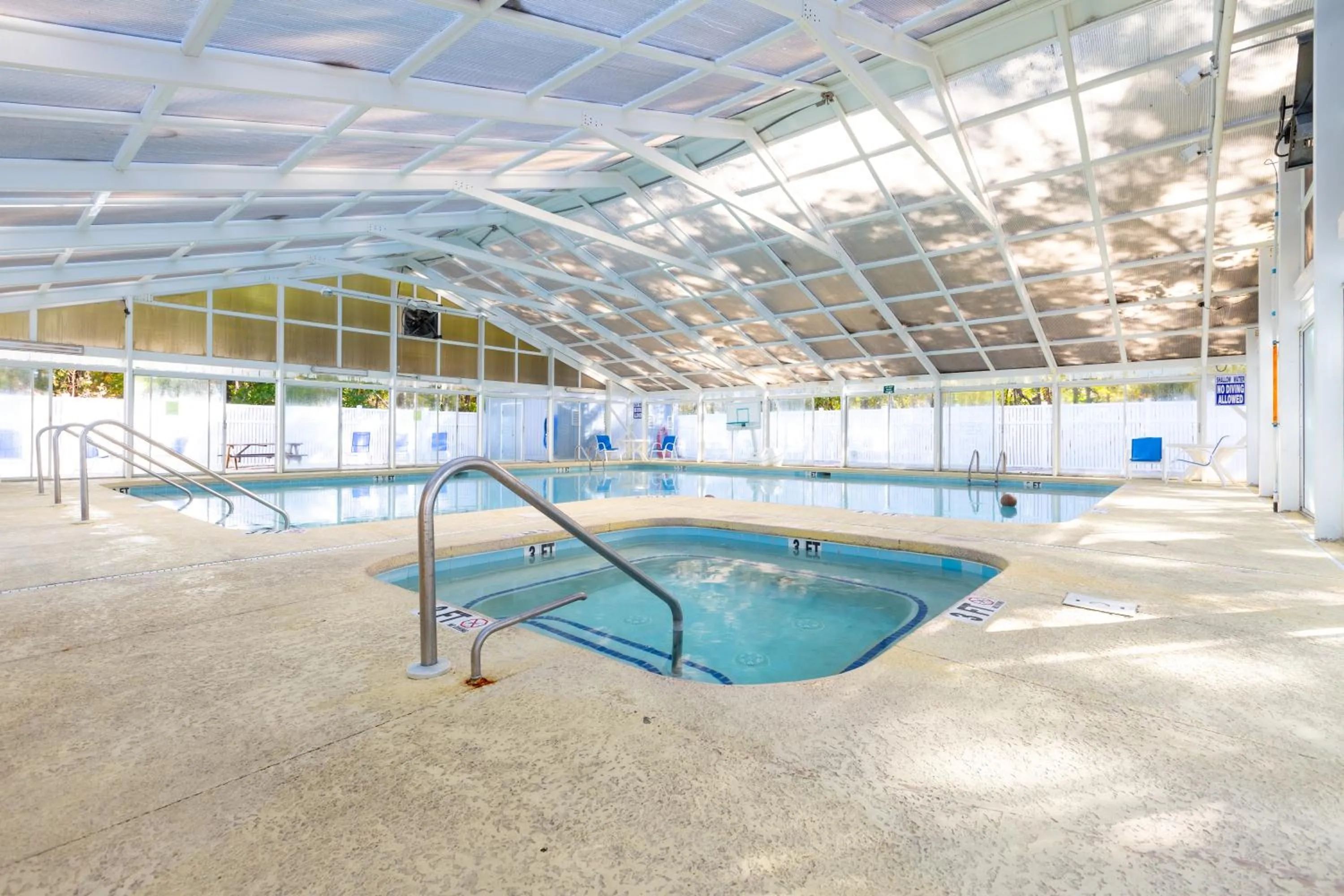 Swimming pool in Country Club Villas