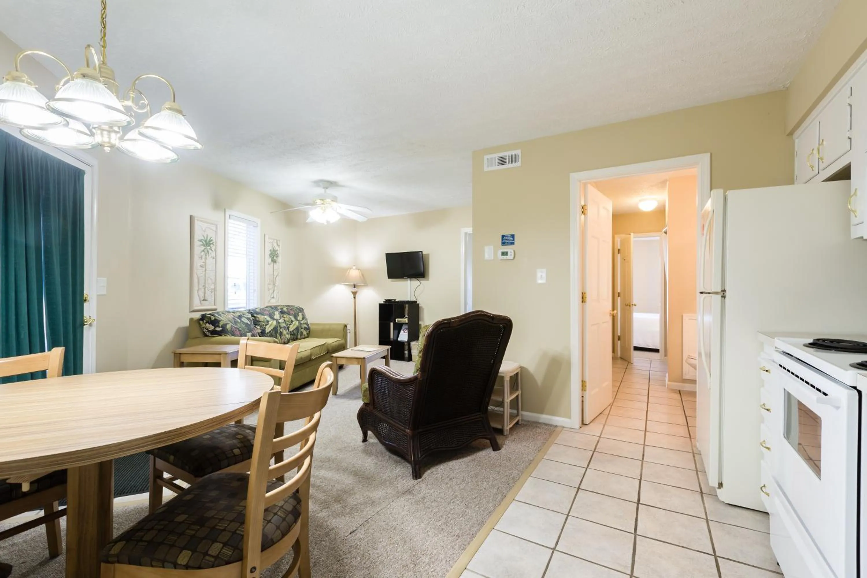 Kitchen or kitchenette in Country Club Villas