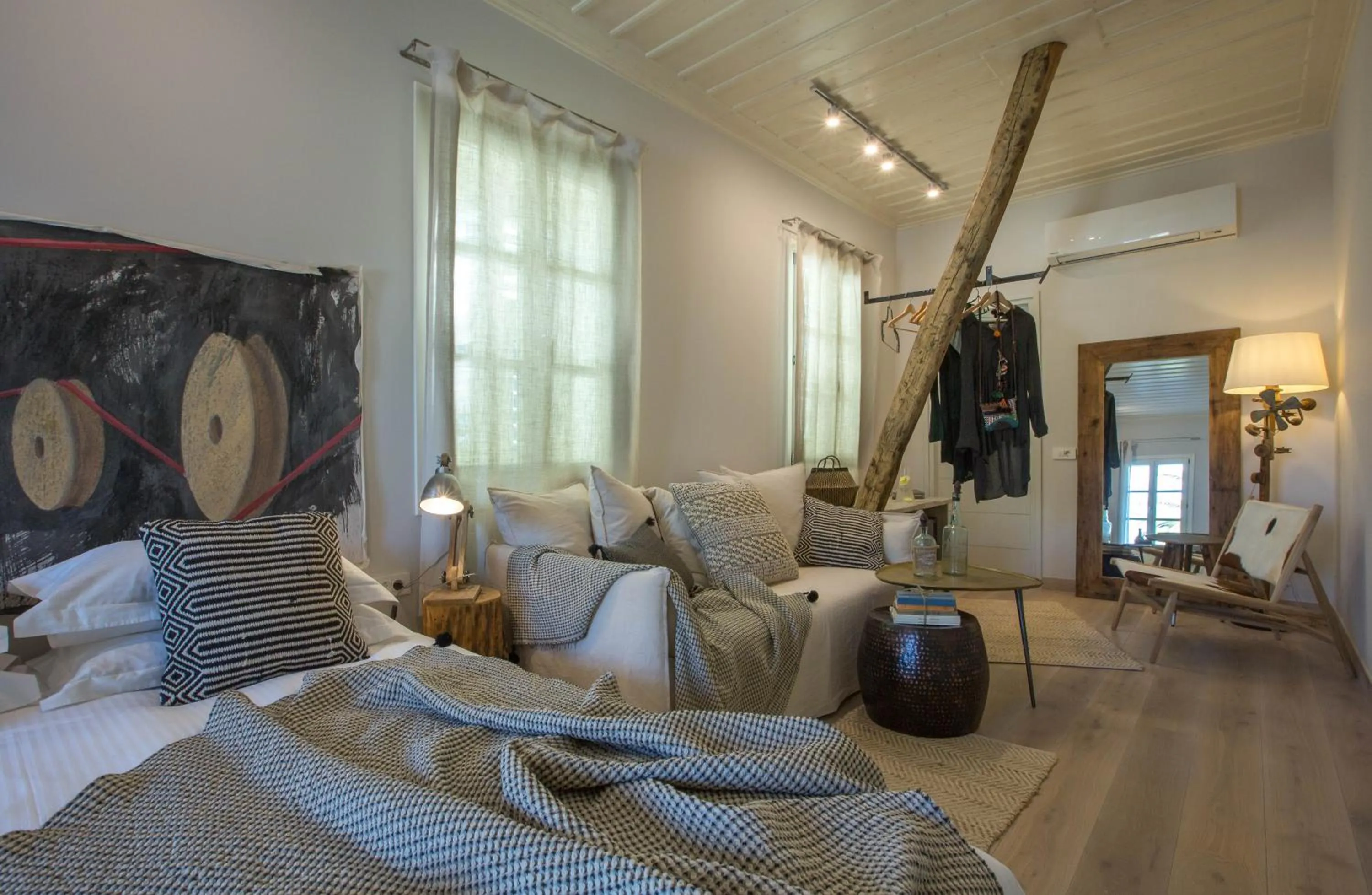 Photo of the whole room, Bed in Amymone Suites