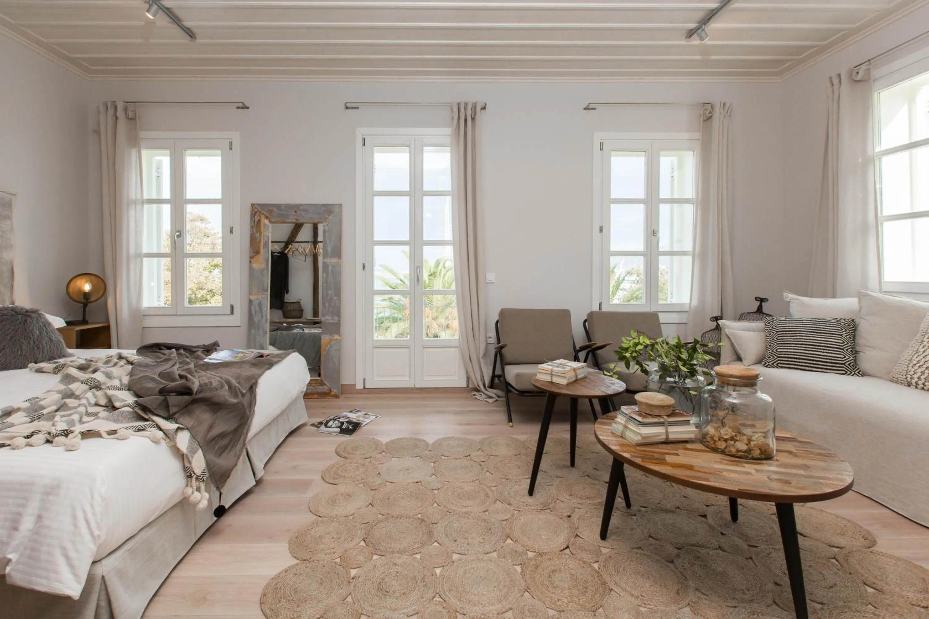 Seating area, Bed in Amymone Suites