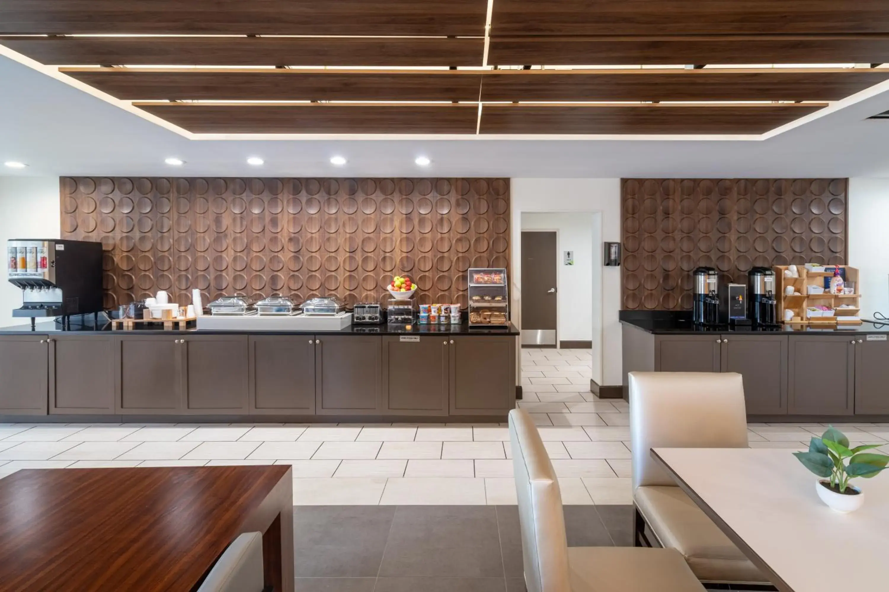 Breakfast in Wingate by Wyndham Jackson Ridgeland Breakfast in Wingate by Wyndham Jackson Ridgeland