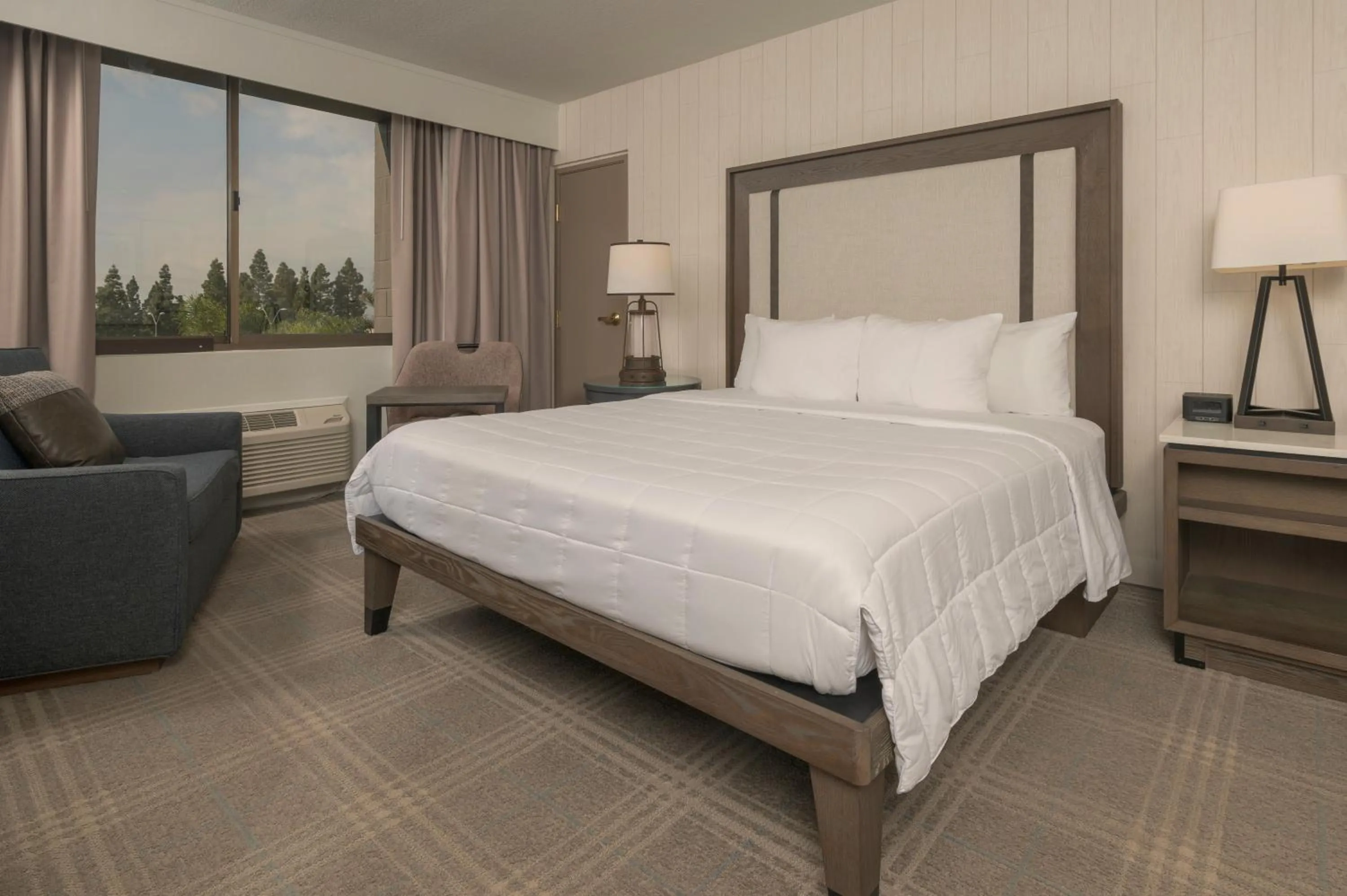 Bed in Knott's Hotel