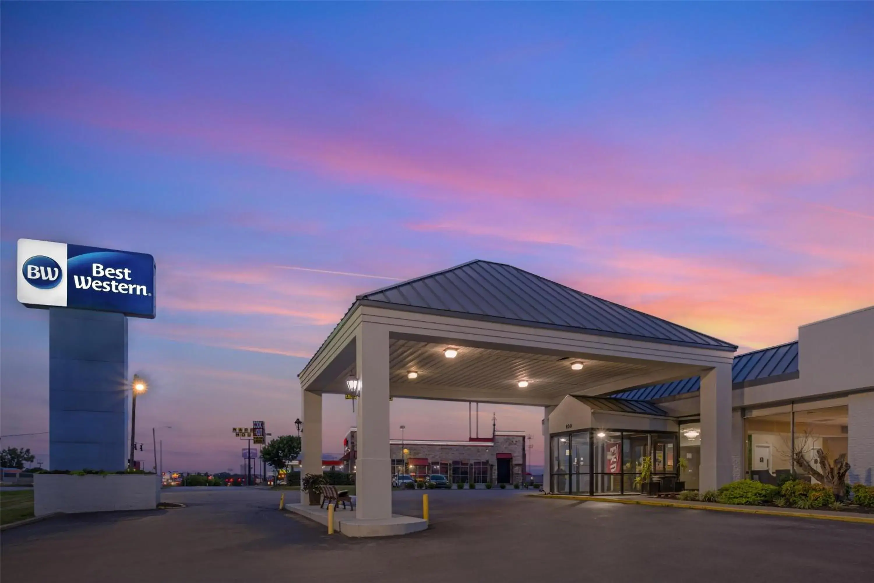 Property building in Best Western Richmond Hotel Property building in Best Western Richmond Hotel