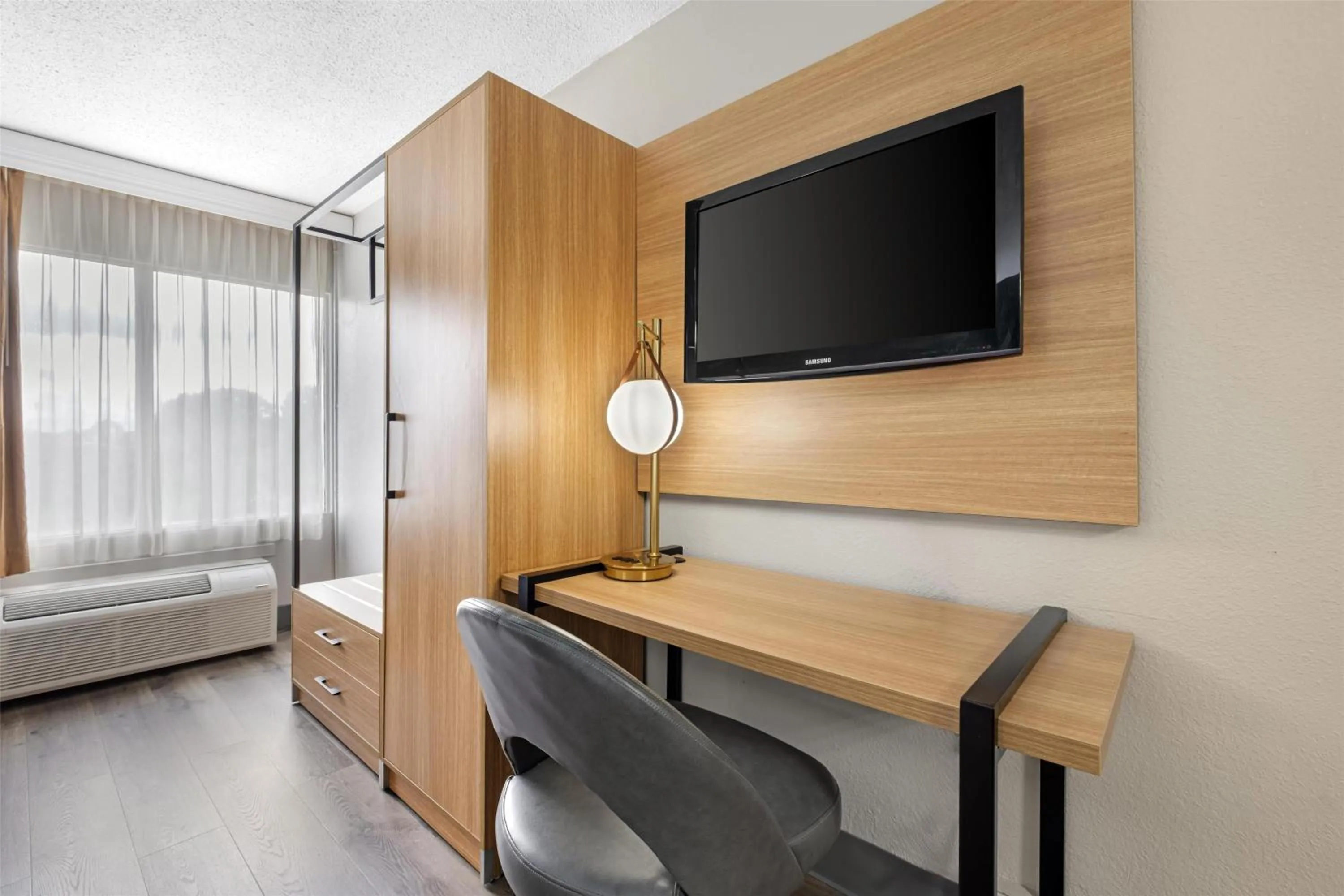 Bedroom in Best Western Richmond Hotel