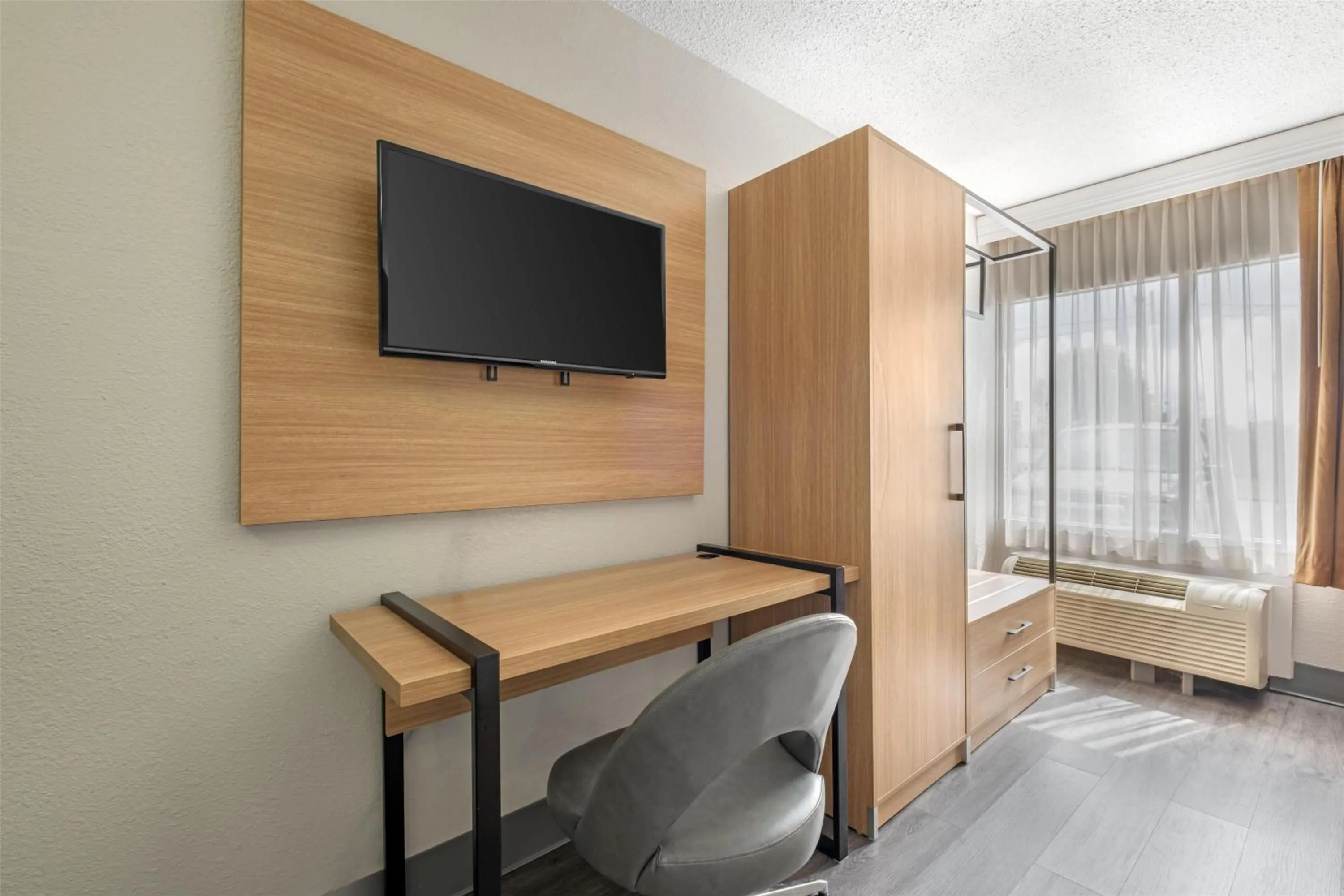 Bedroom in Best Western Richmond Hotel