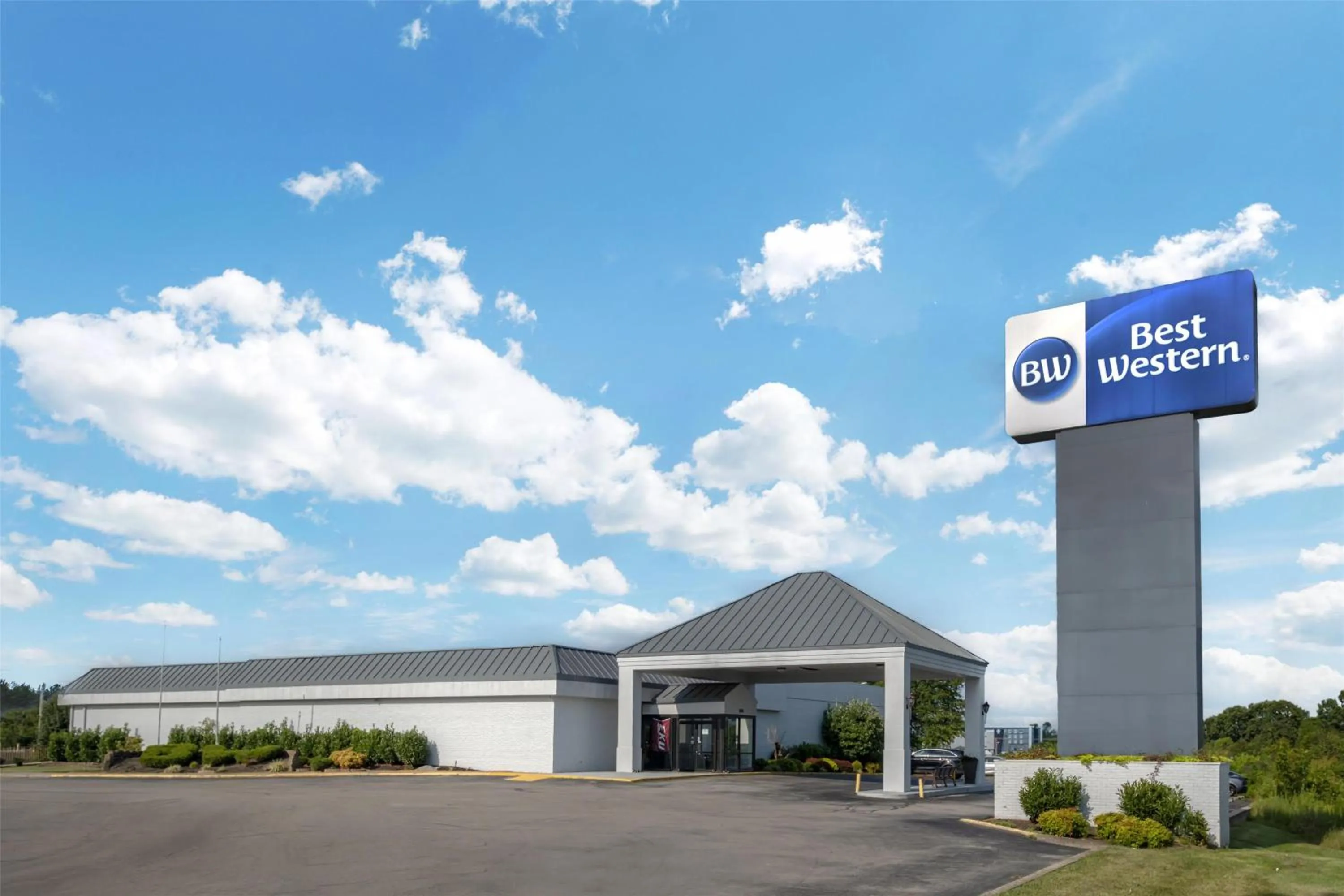 Property building in Best Western Richmond Hotel