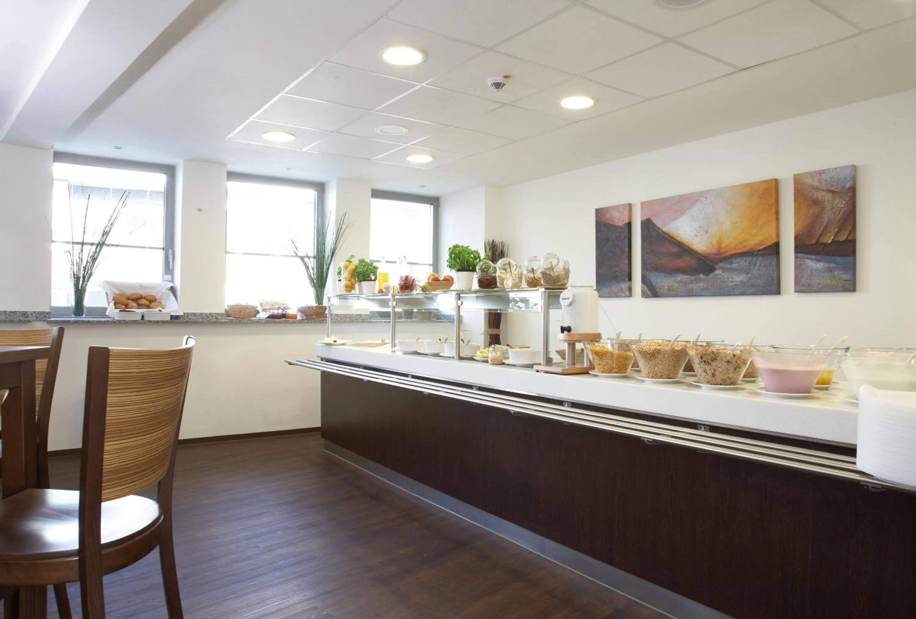 Restaurant/places to eat in Hostel Köln