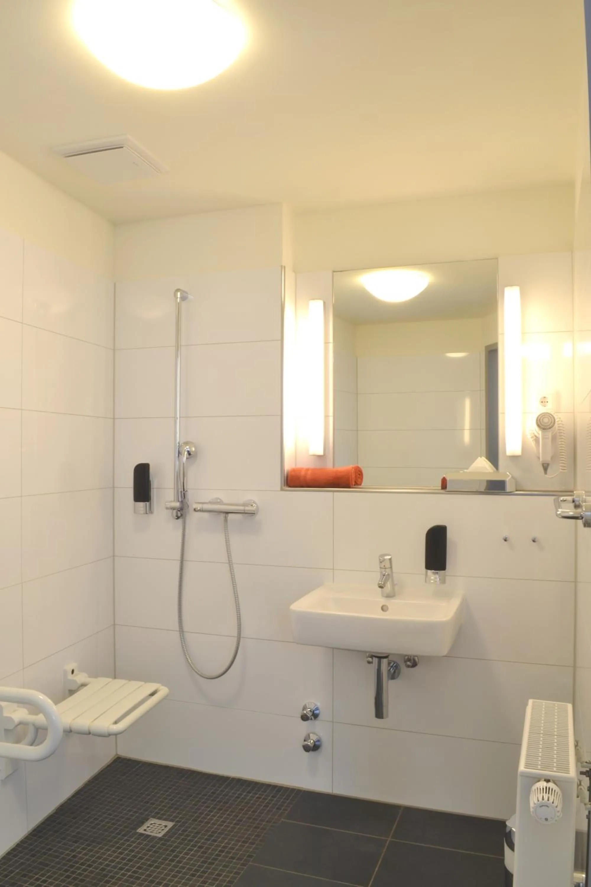 Shower in Hostel Köln