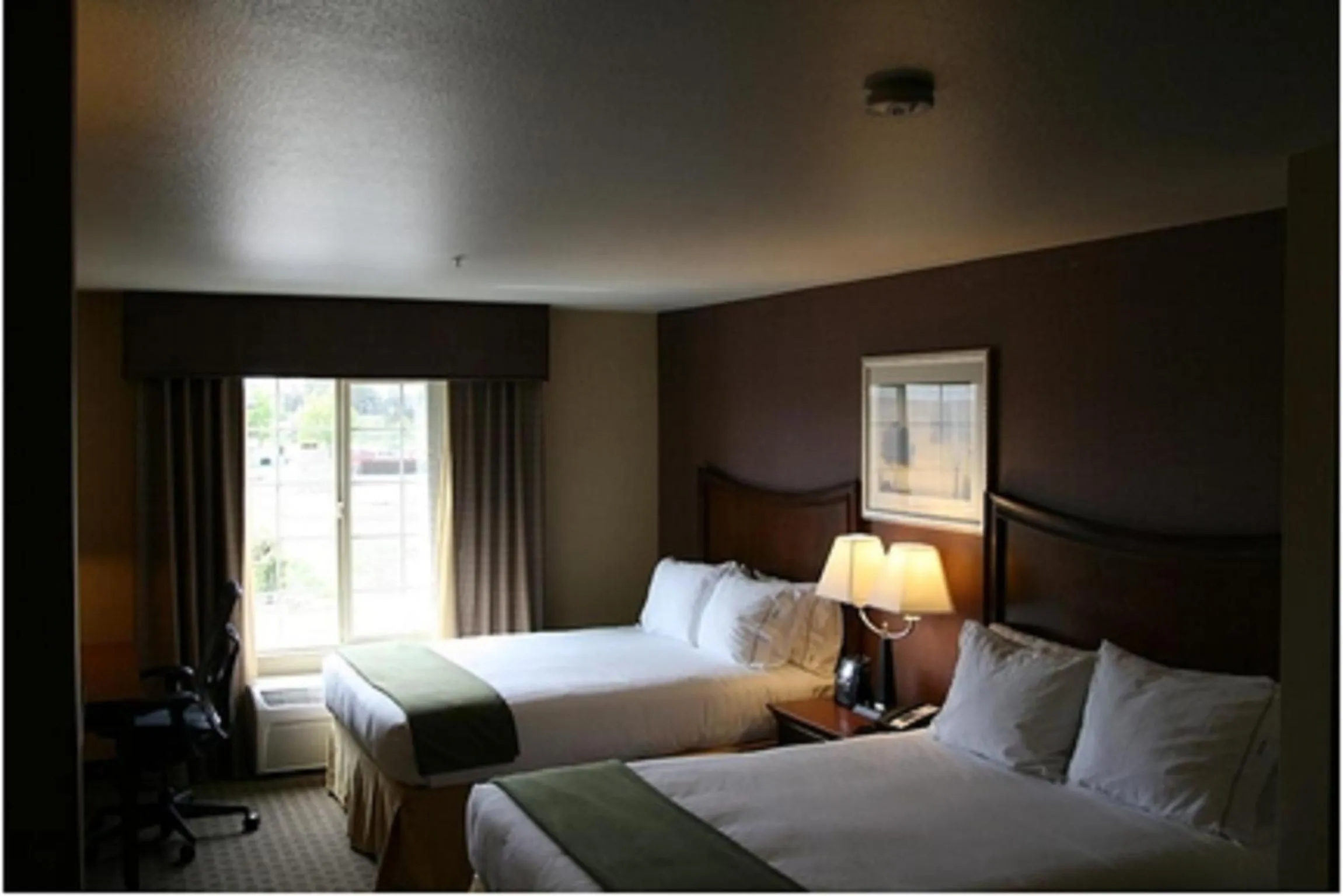 Bed in Holiday Inn Express Hotel & Suites Willows by IHG