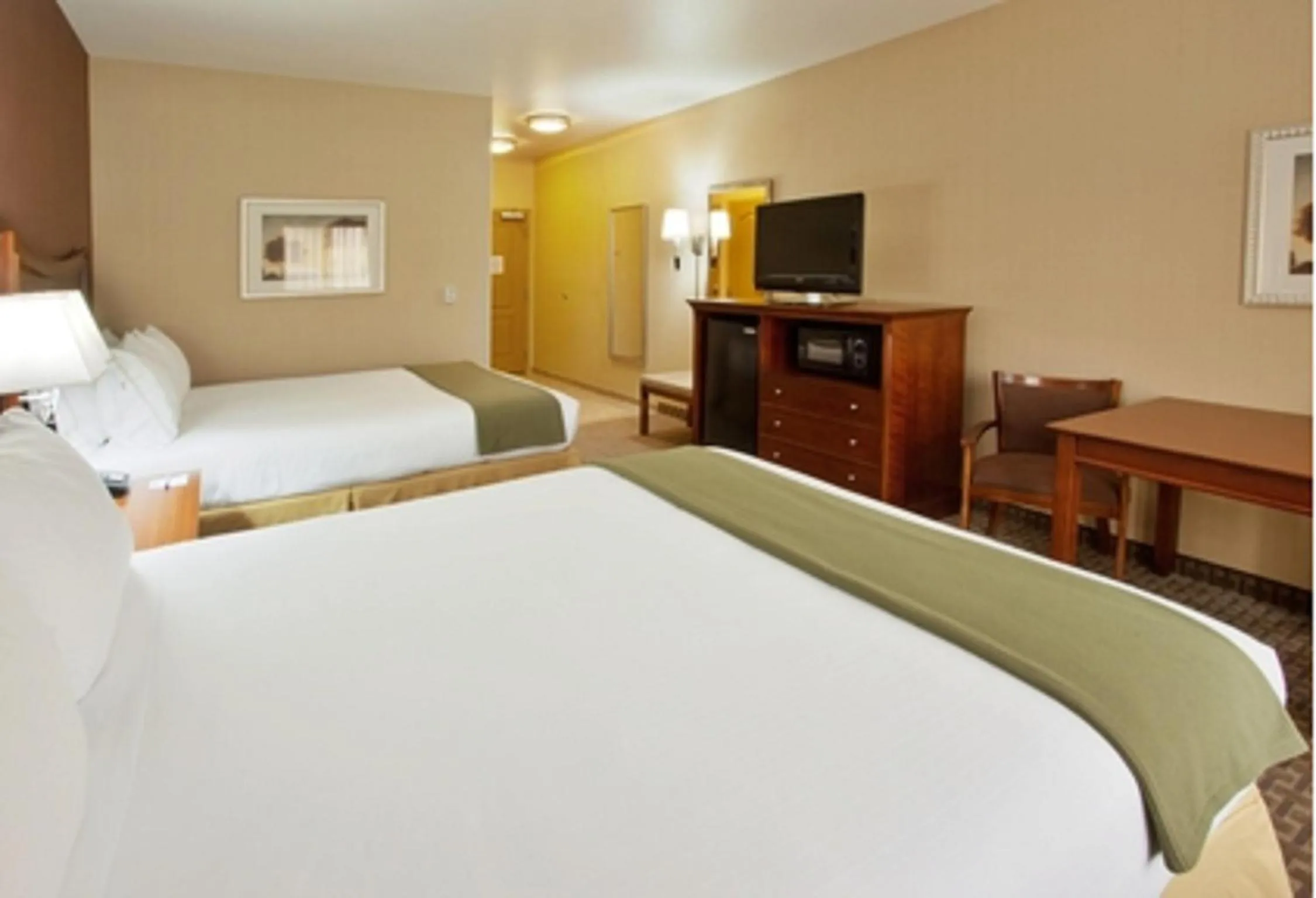 Photo of the whole room, Bed in Holiday Inn Express Hotel & Suites Willows by IHG
