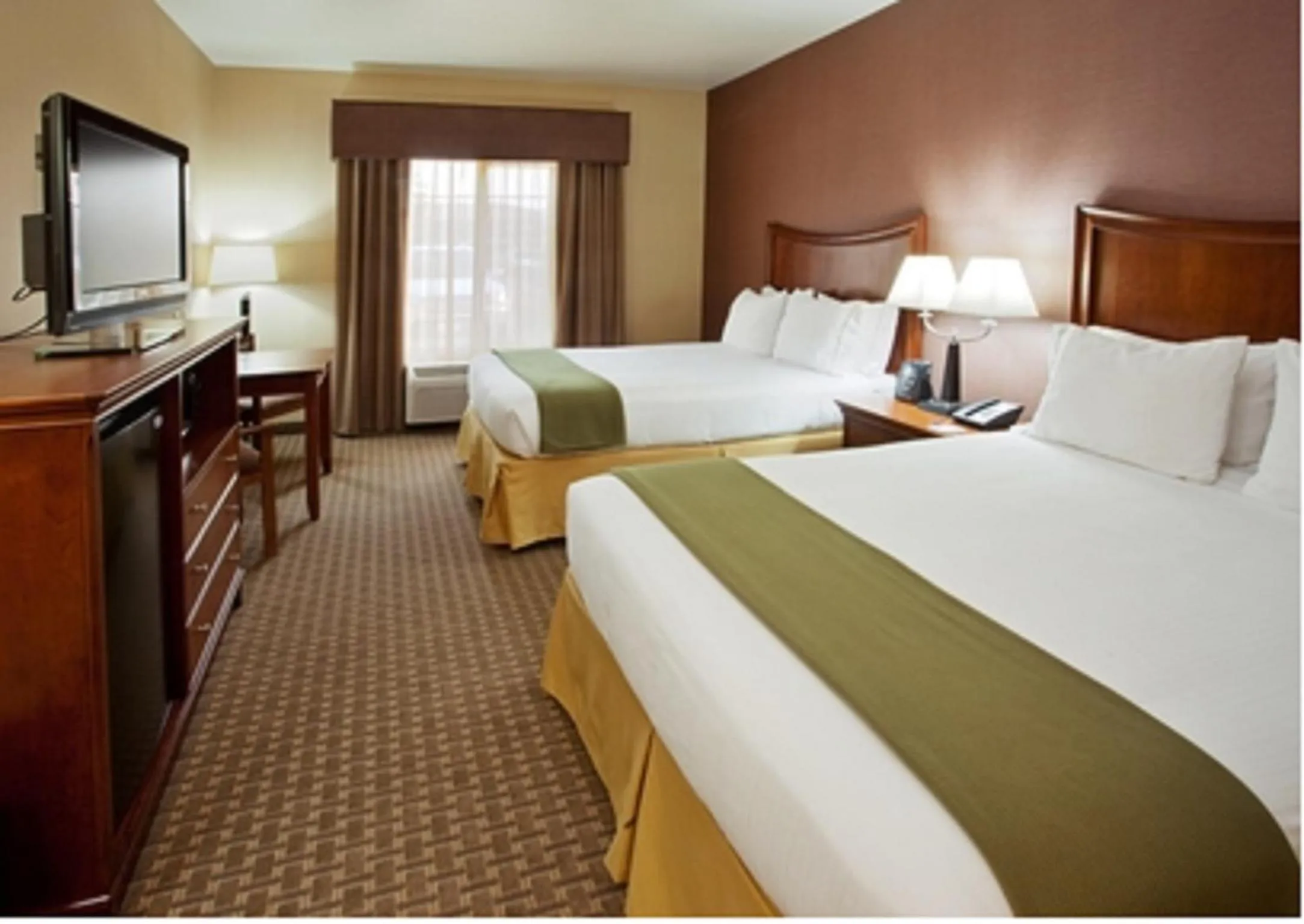 Photo of the whole room, Bed in Holiday Inn Express Hotel & Suites Willows by IHG