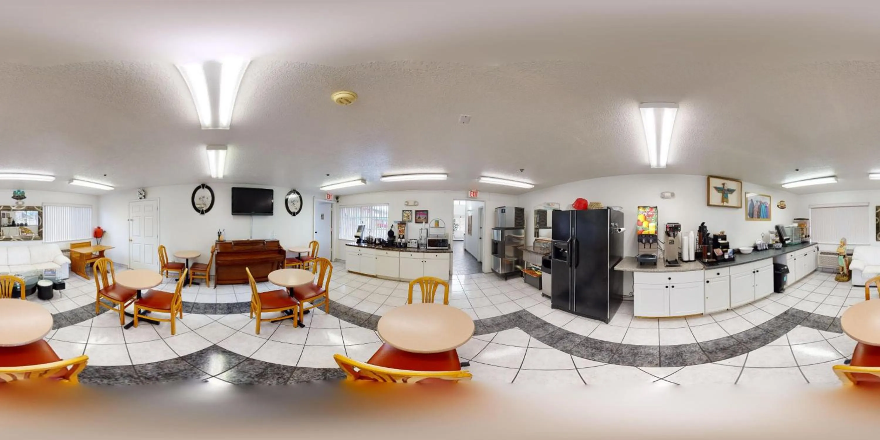 Seating area in Sandia Peak Inn Old Town ABQ, a Howard Johnson by Wyndham