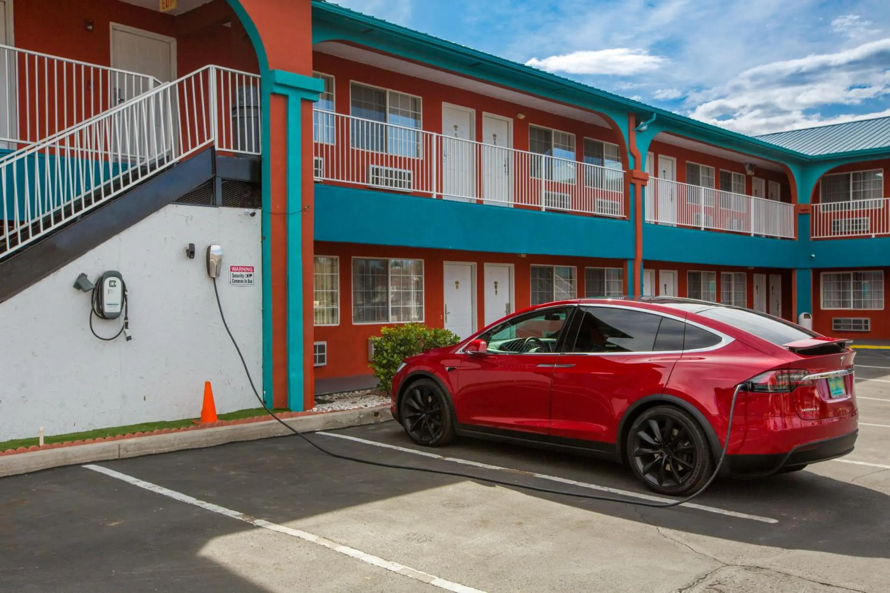 Property building in Sandia Peak Inn Old Town ABQ, a Howard Johnson by Wyndham Property building in Sandia Peak Inn Old Town ABQ, a Howard Johnson by Wyndham