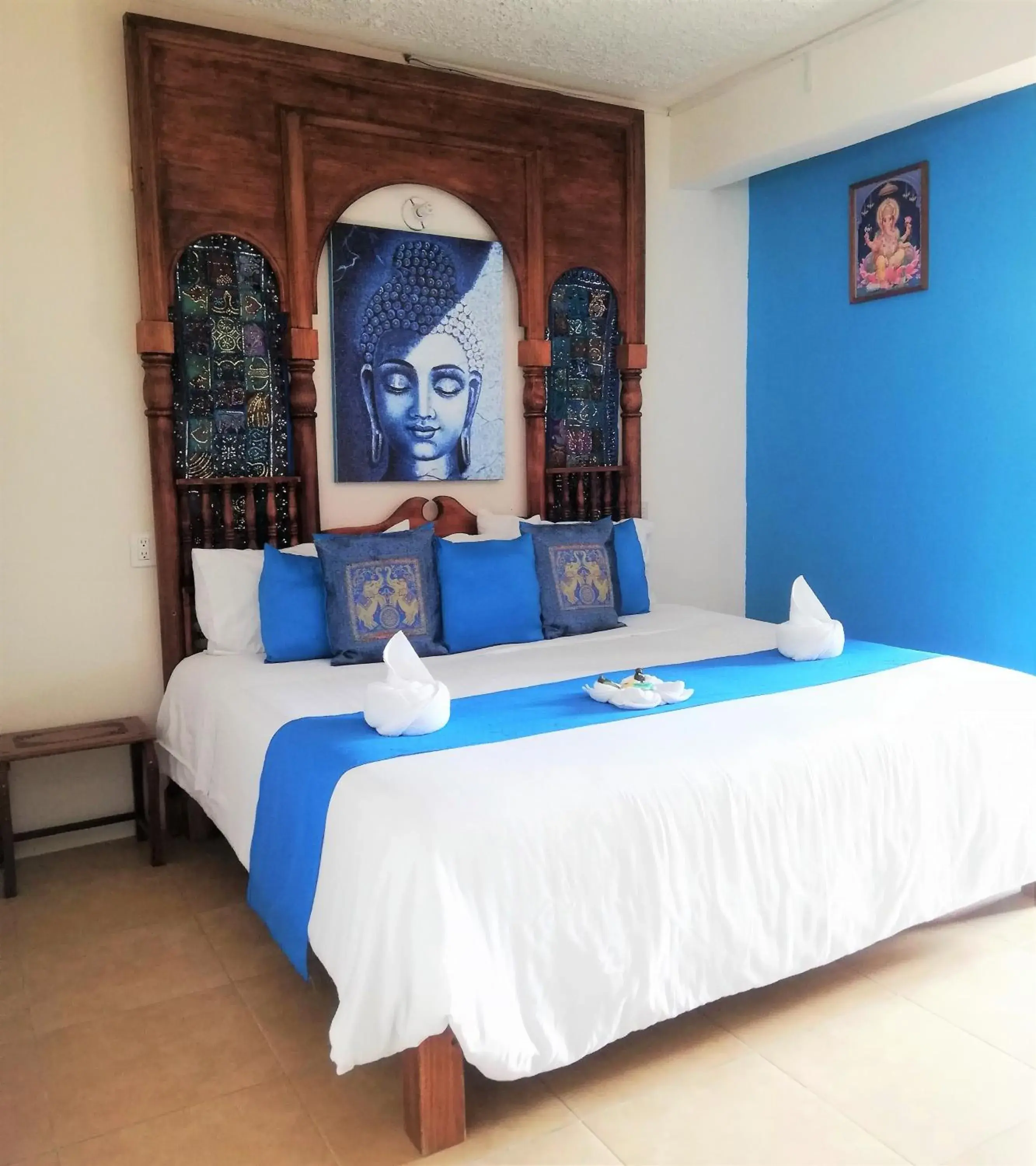 Deluxe King Room - single occupancy in Ganesha Hotel Deluxe King Room - single occupancy in Ganesha Hotel