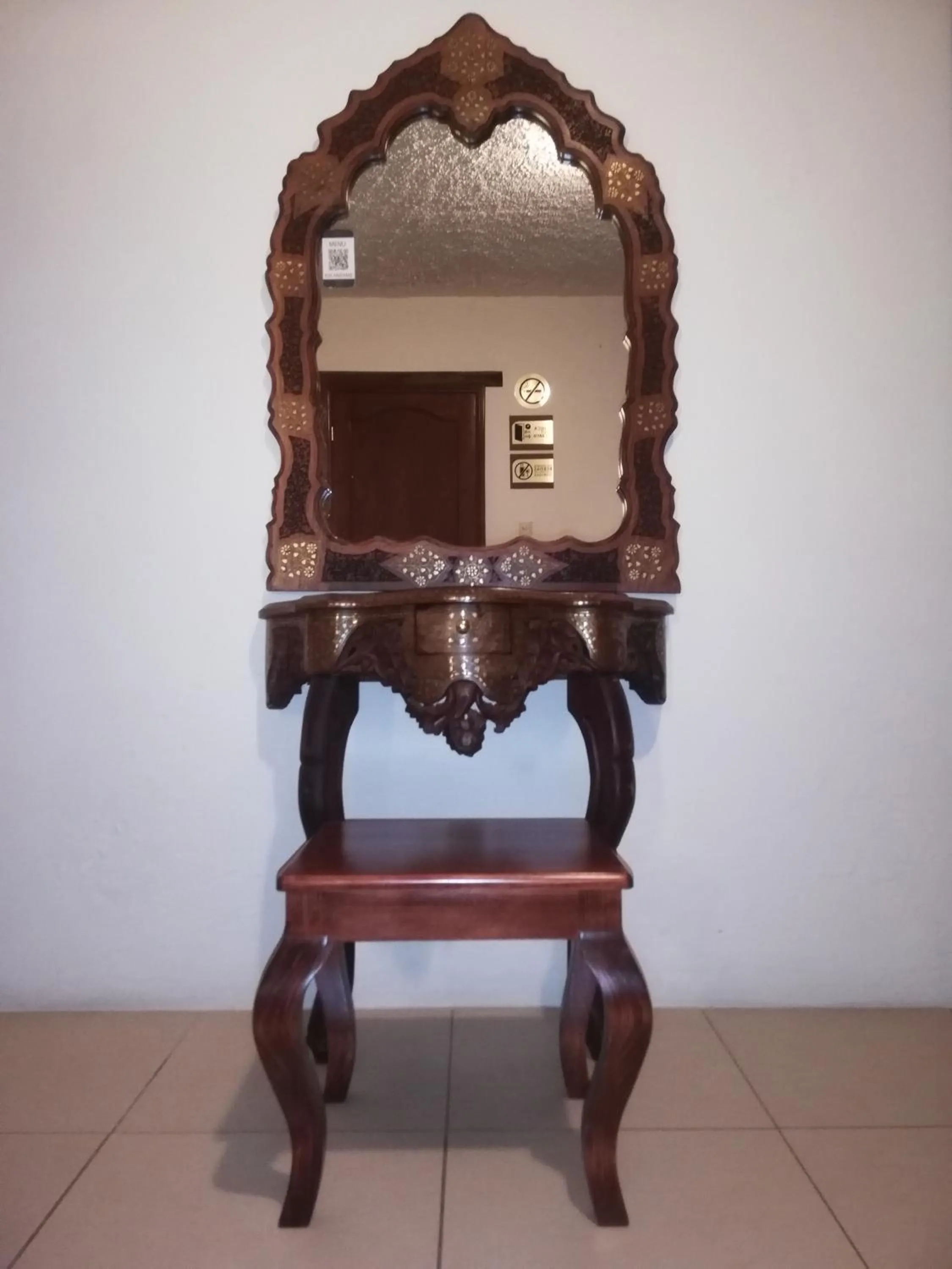 hair dresser in Ganesha Hotel