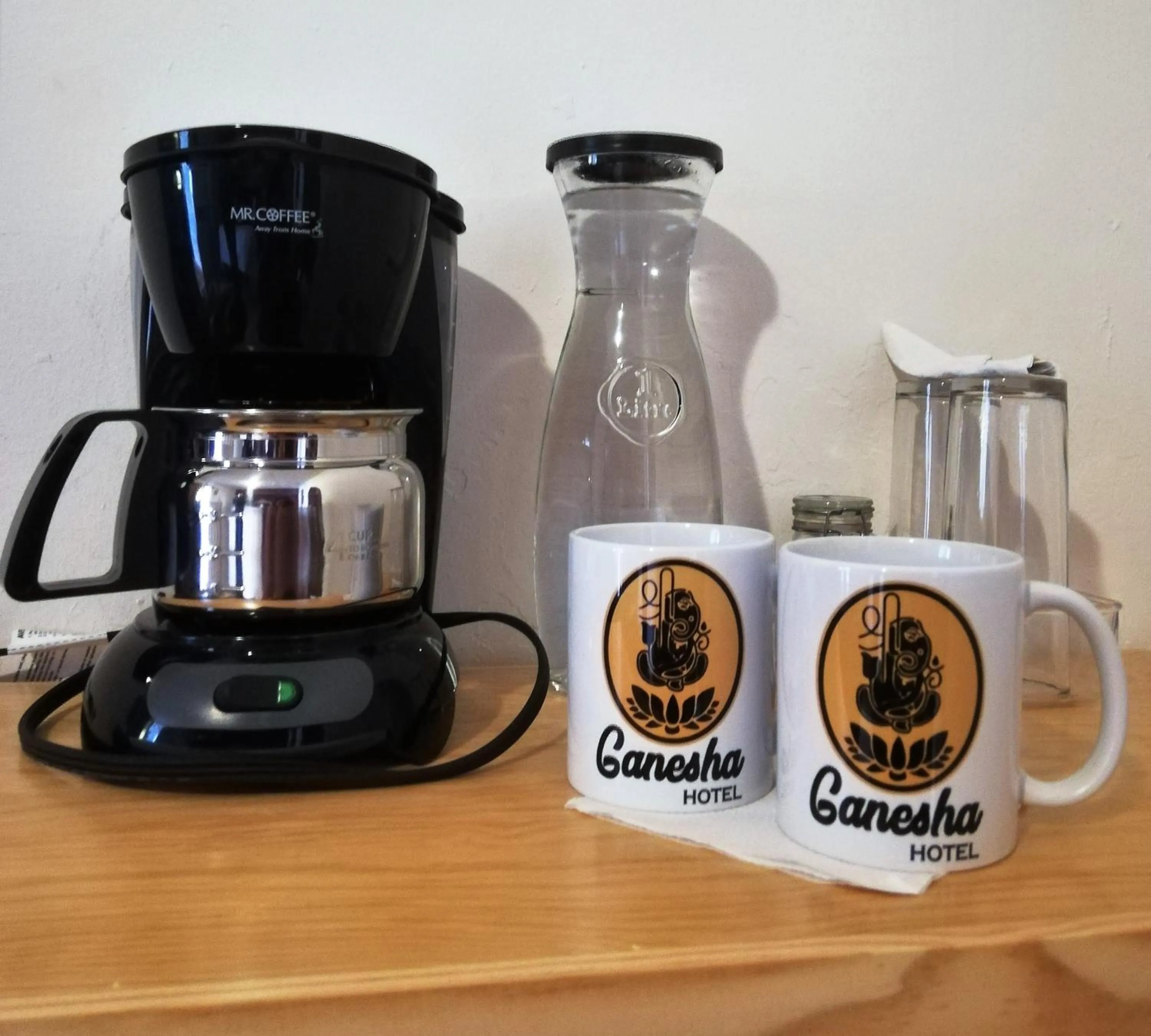 Coffee/tea facilities in Ganesha Hotel