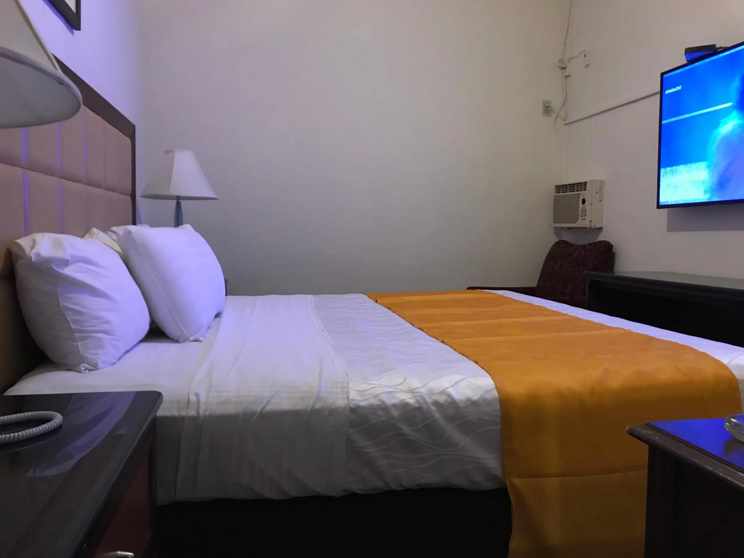 Bed in Hotel Guillen Jr