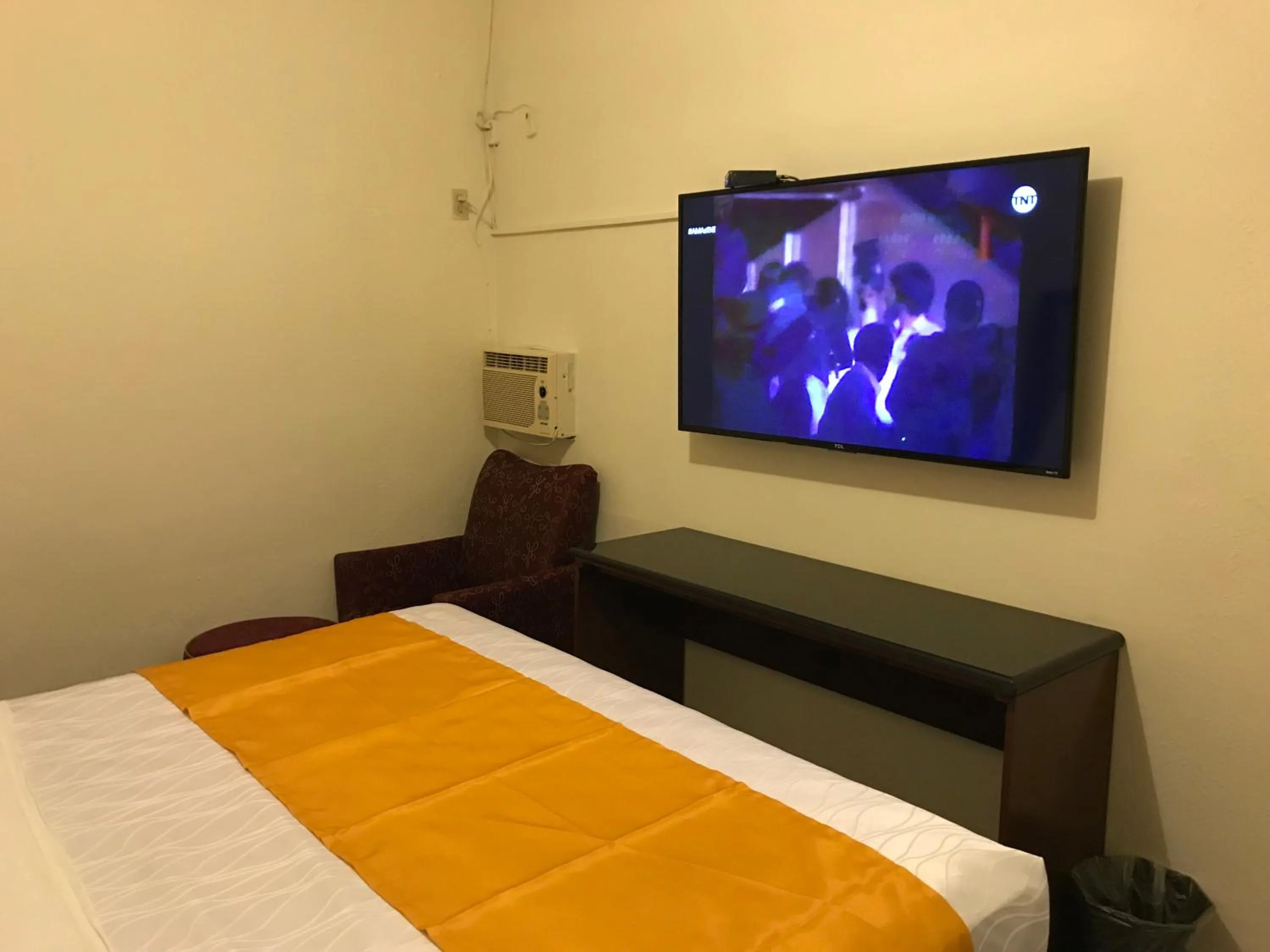 Bed in Hotel Guillen Jr